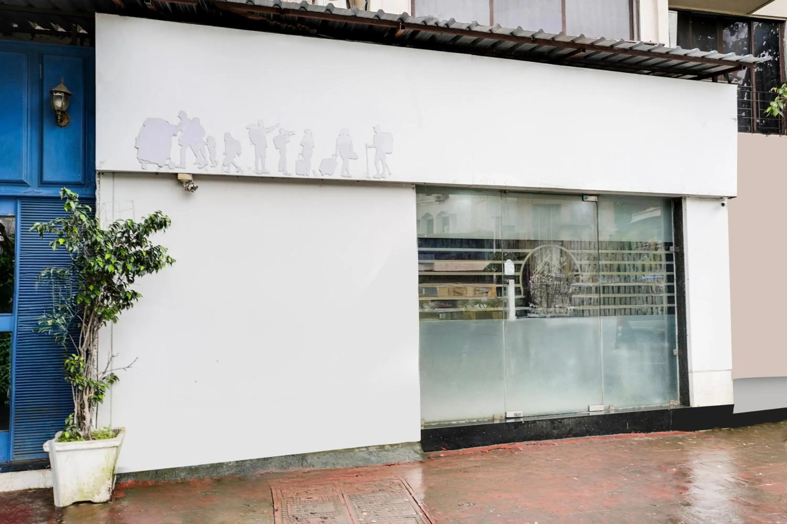 Facade/entrance in Super Collection O Andheri Near Mumbai Airport Formerly We Stay