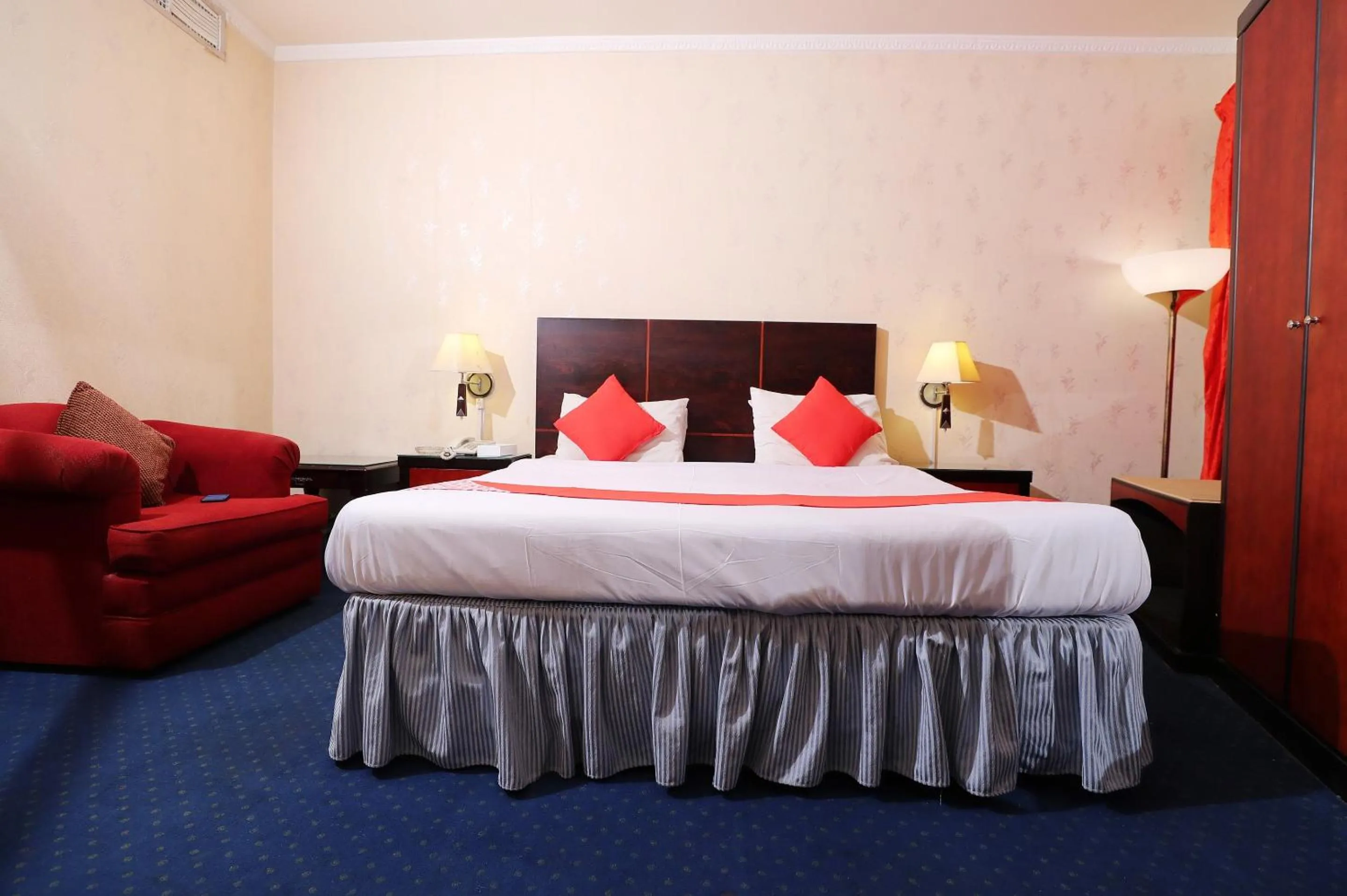 Bedroom, Bed in OYO 112 Semiramis Hotel