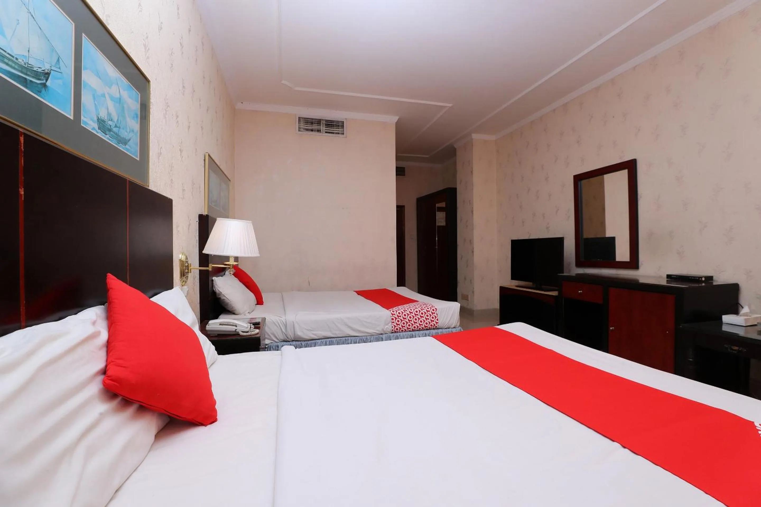 Bedroom, Bed in OYO 112 Semiramis Hotel