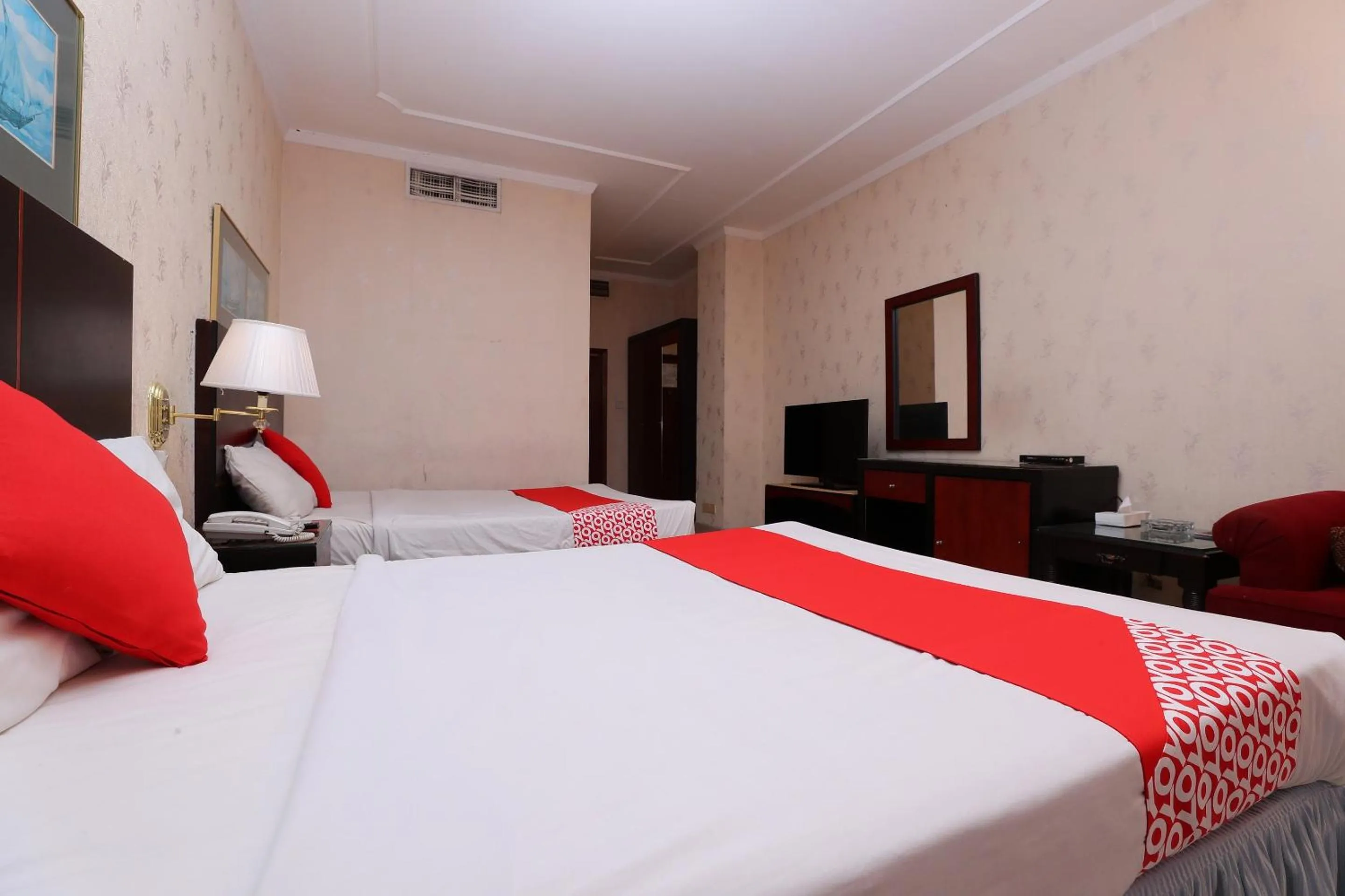 Bedroom, Bed in OYO 112 Semiramis Hotel