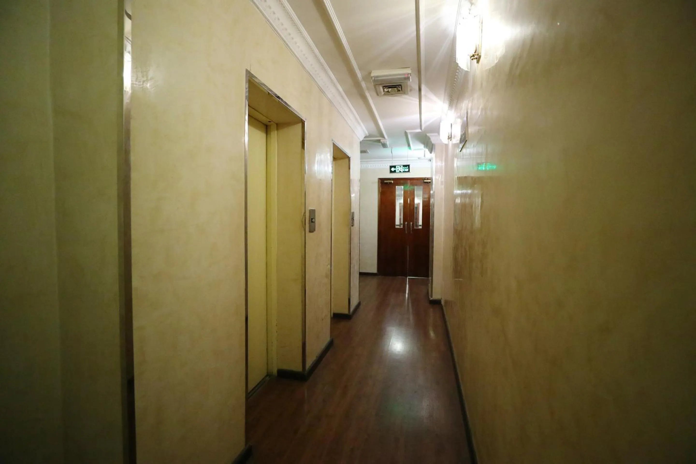 Lobby or reception in OYO 112 Semiramis Hotel