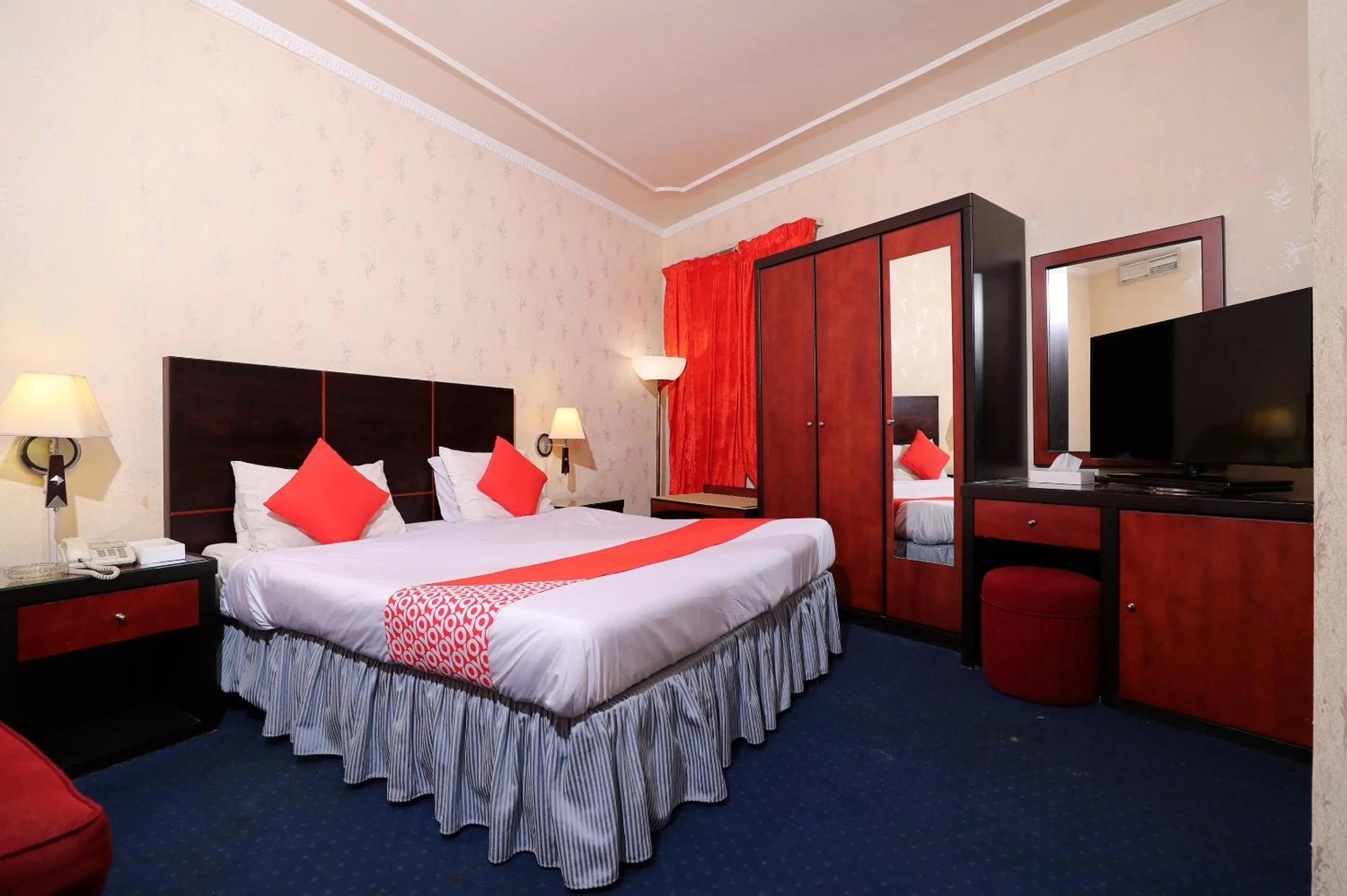 Bedroom, Bed in OYO 112 Semiramis Hotel