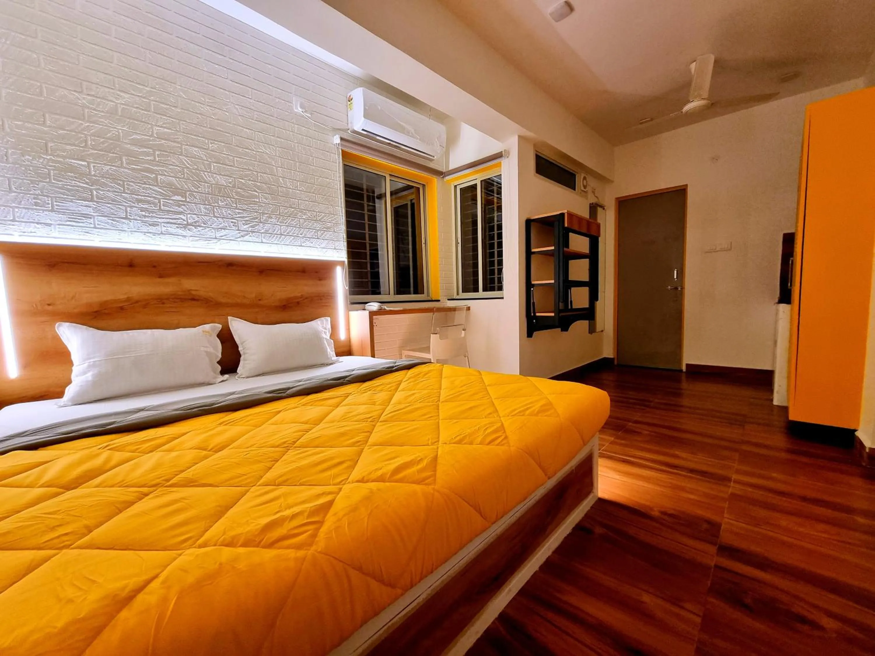 Photo of the whole room, Bed in Stayinn Nest