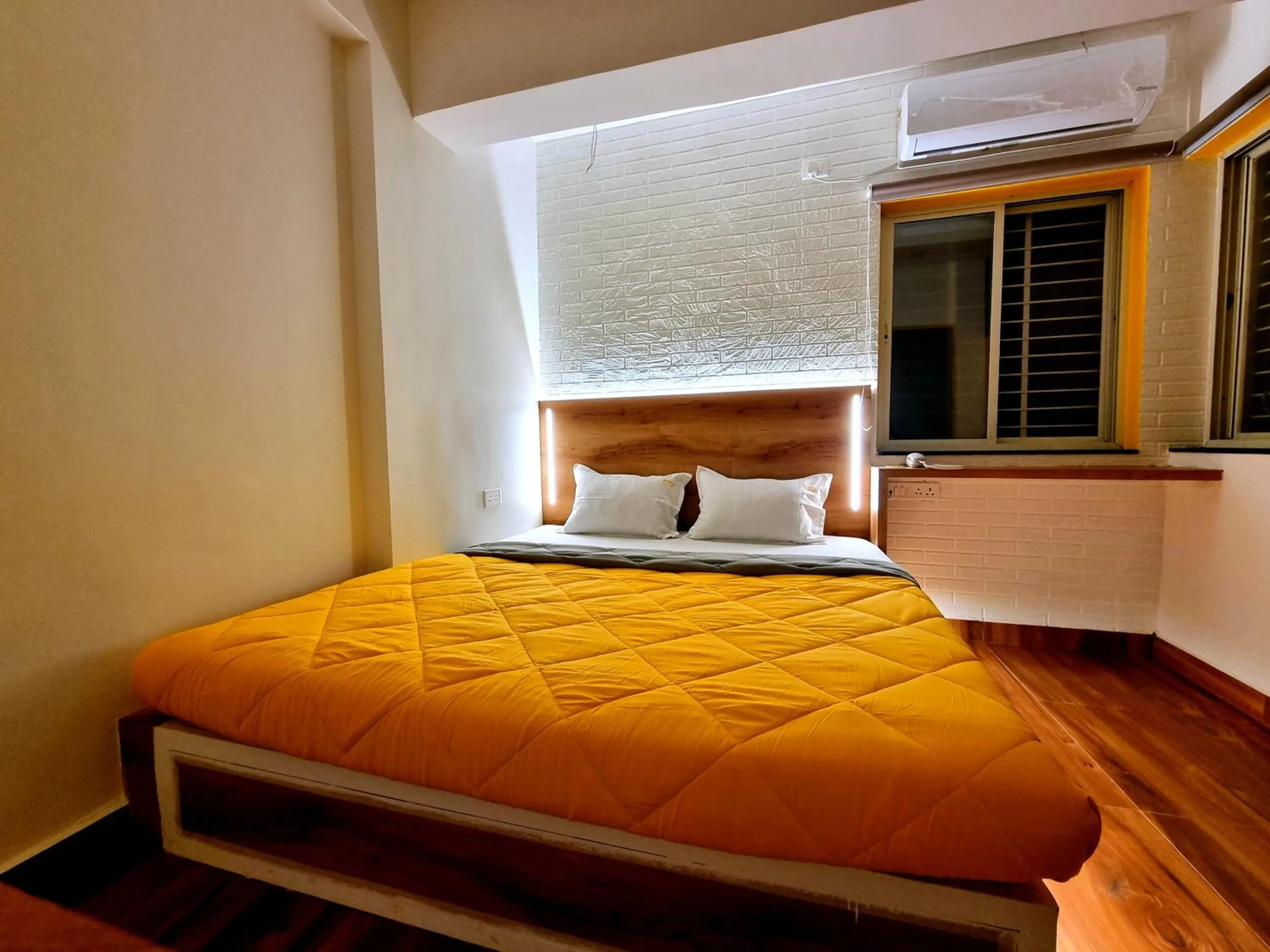 Photo of the whole room, Bed in Stayinn Nest