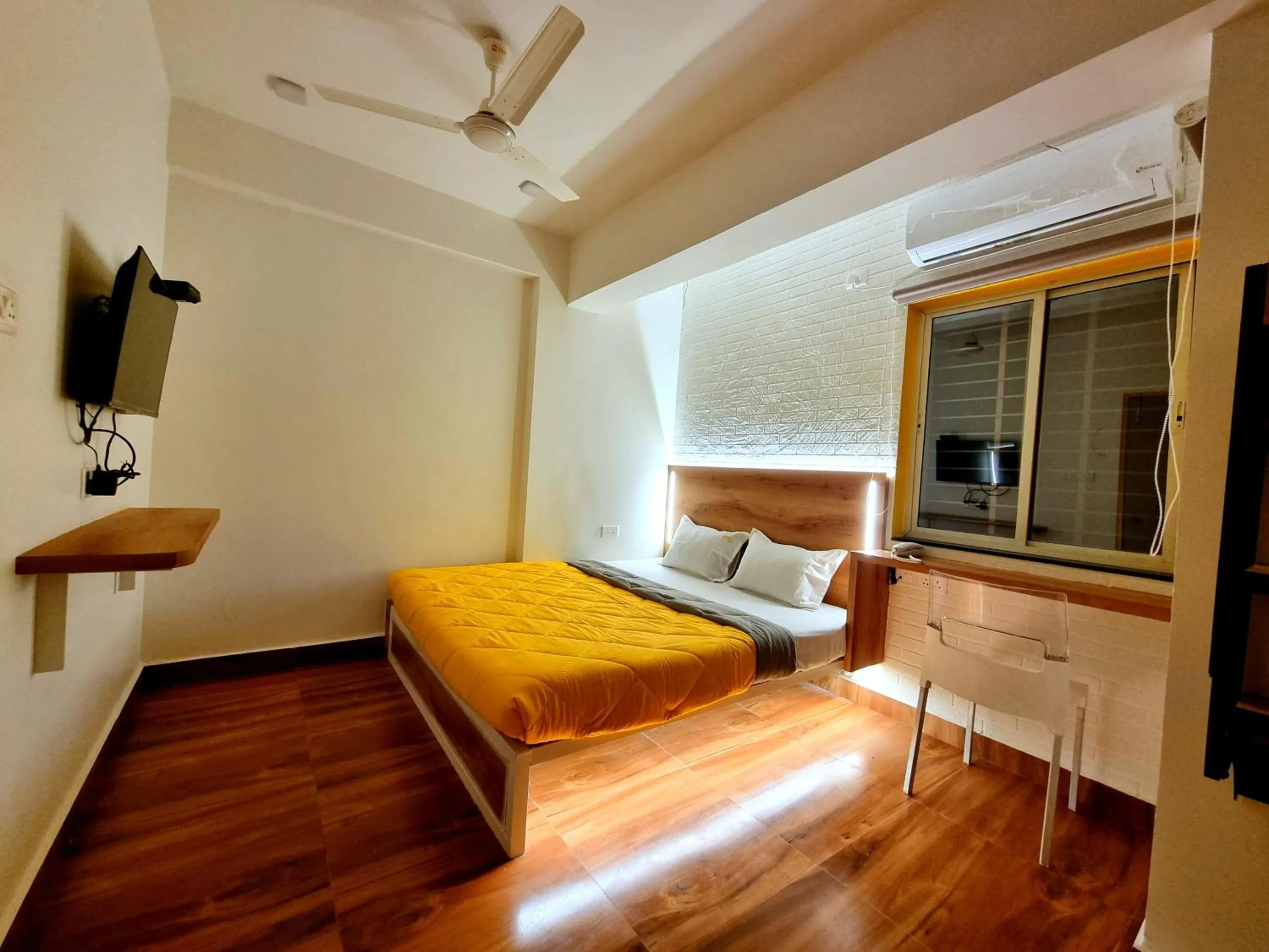 Photo of the whole room, Bed in Stayinn Nest