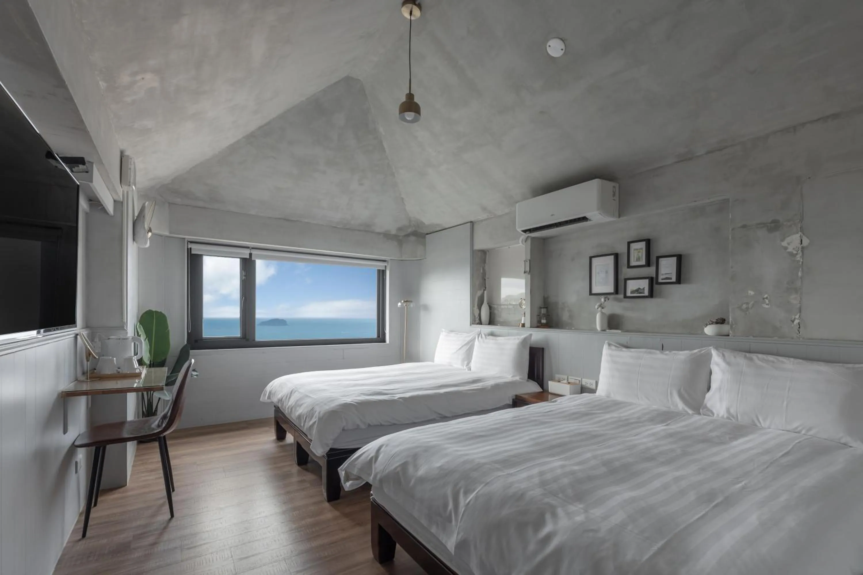 Photo of the whole room, Bed in Jiufen The Ocean Theory