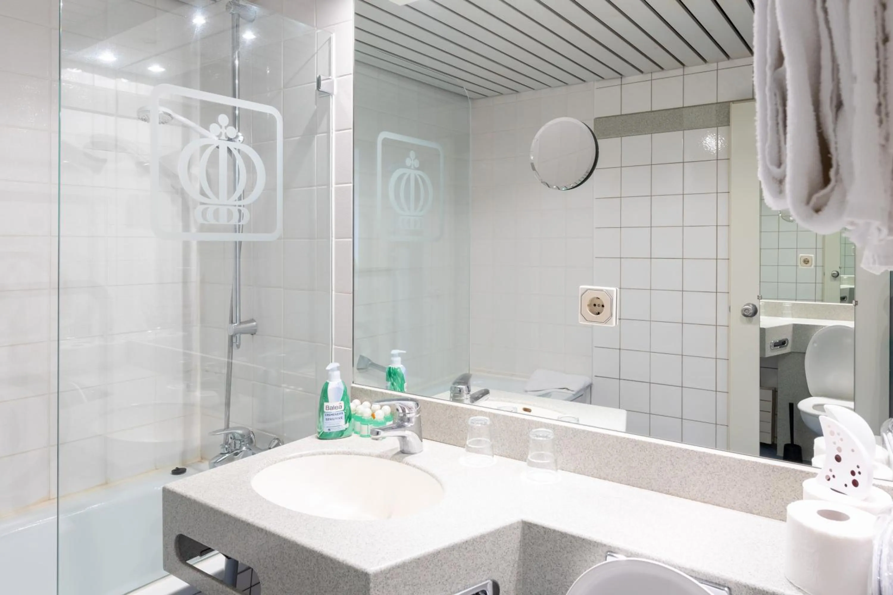 Bathroom in Hotel Königshof The Arthouse