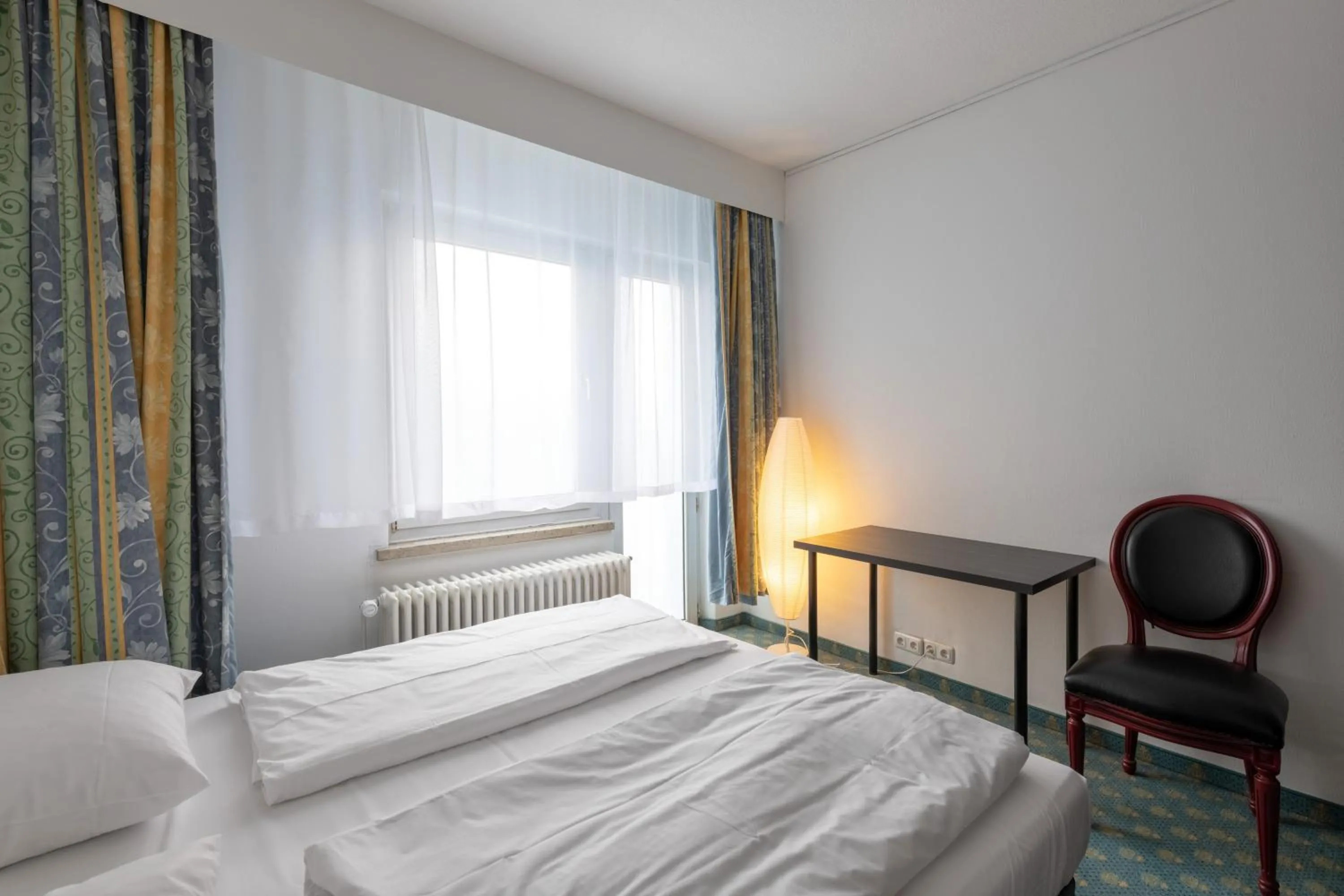 Photo of the whole room, Bed in Hotel Königshof The Arthouse