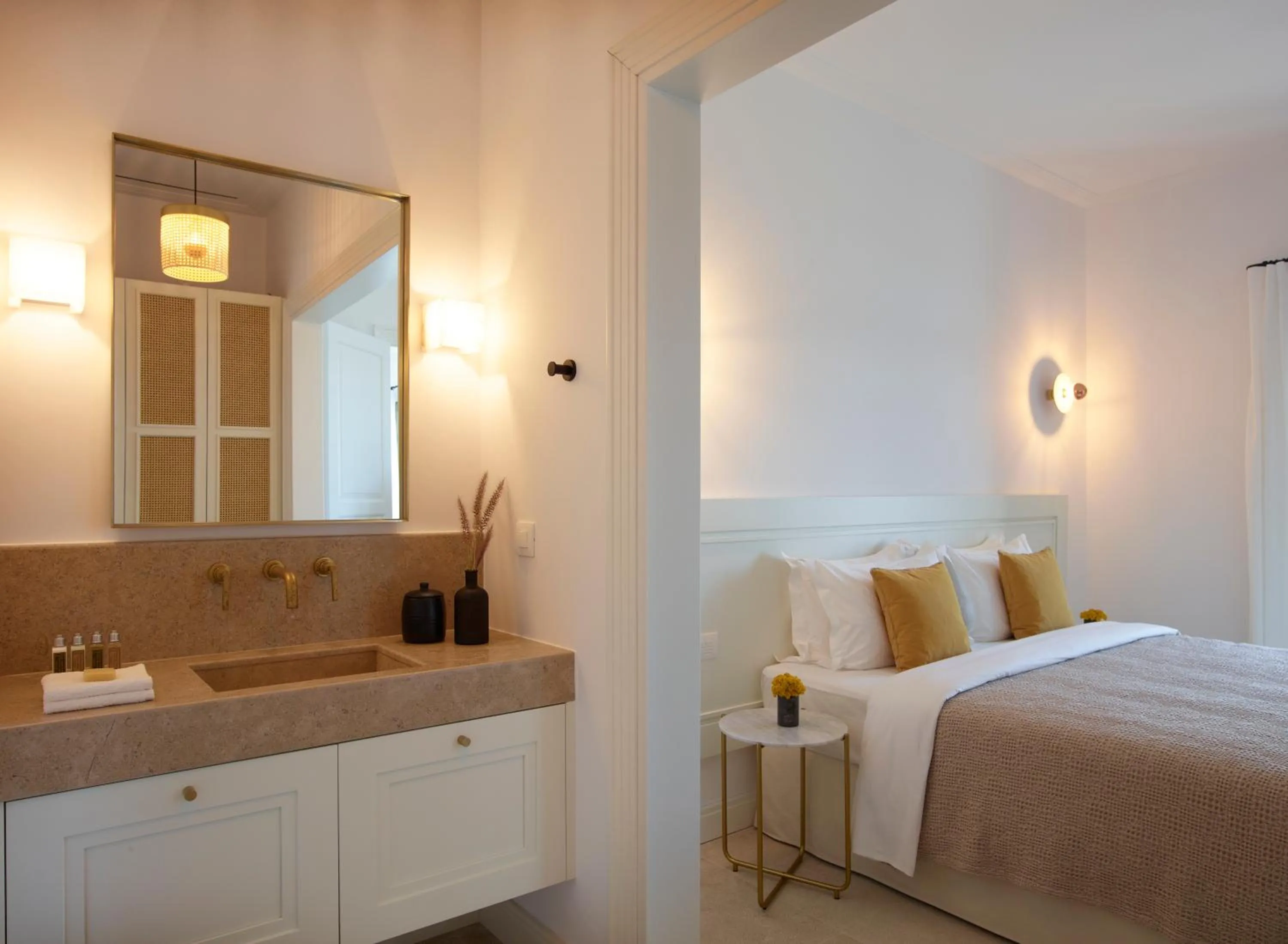 Bathroom, Bed in Bonzoe Suites & Villas
