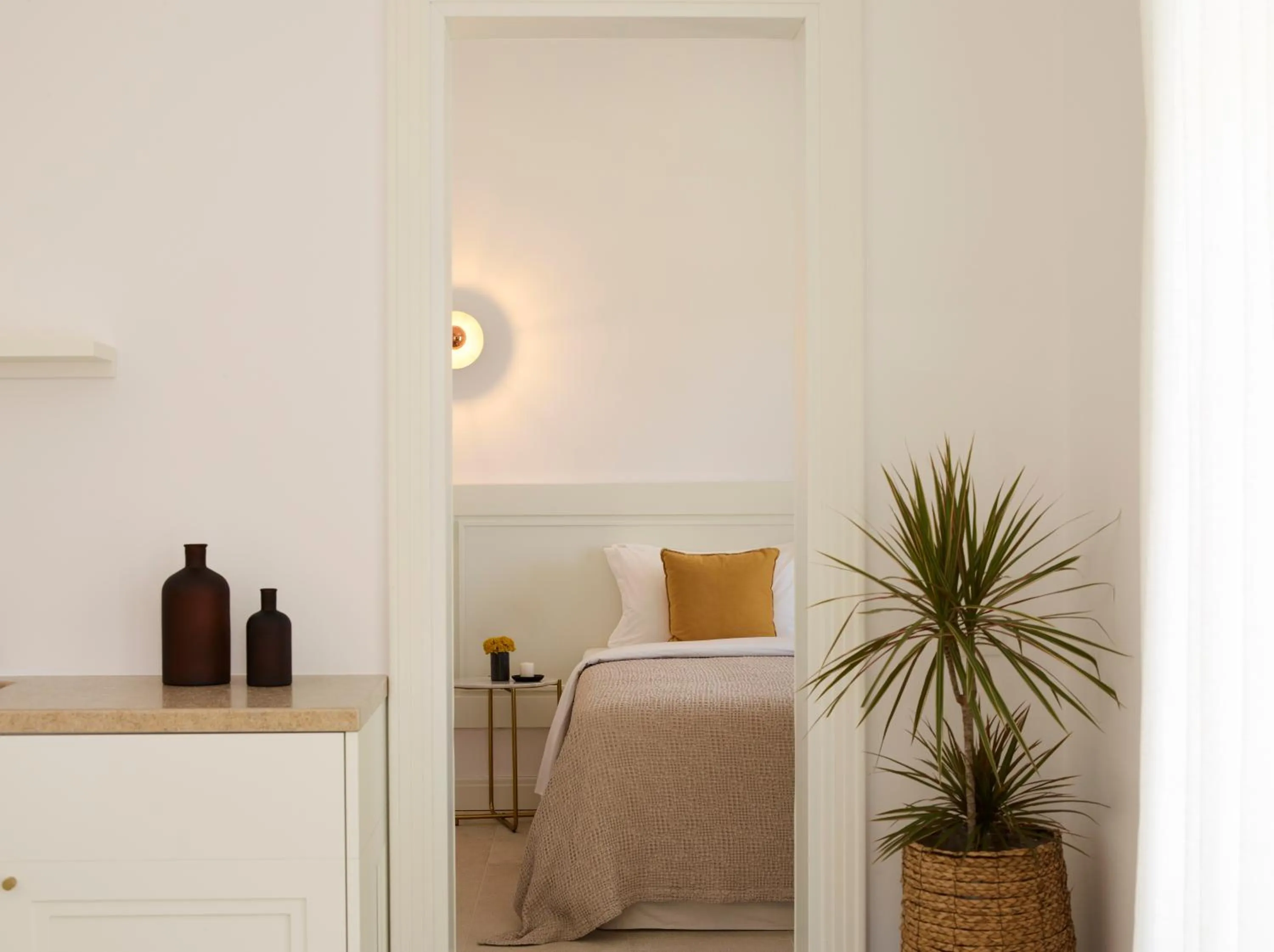 Living room, Bed in Bonzoe Suites & Villas