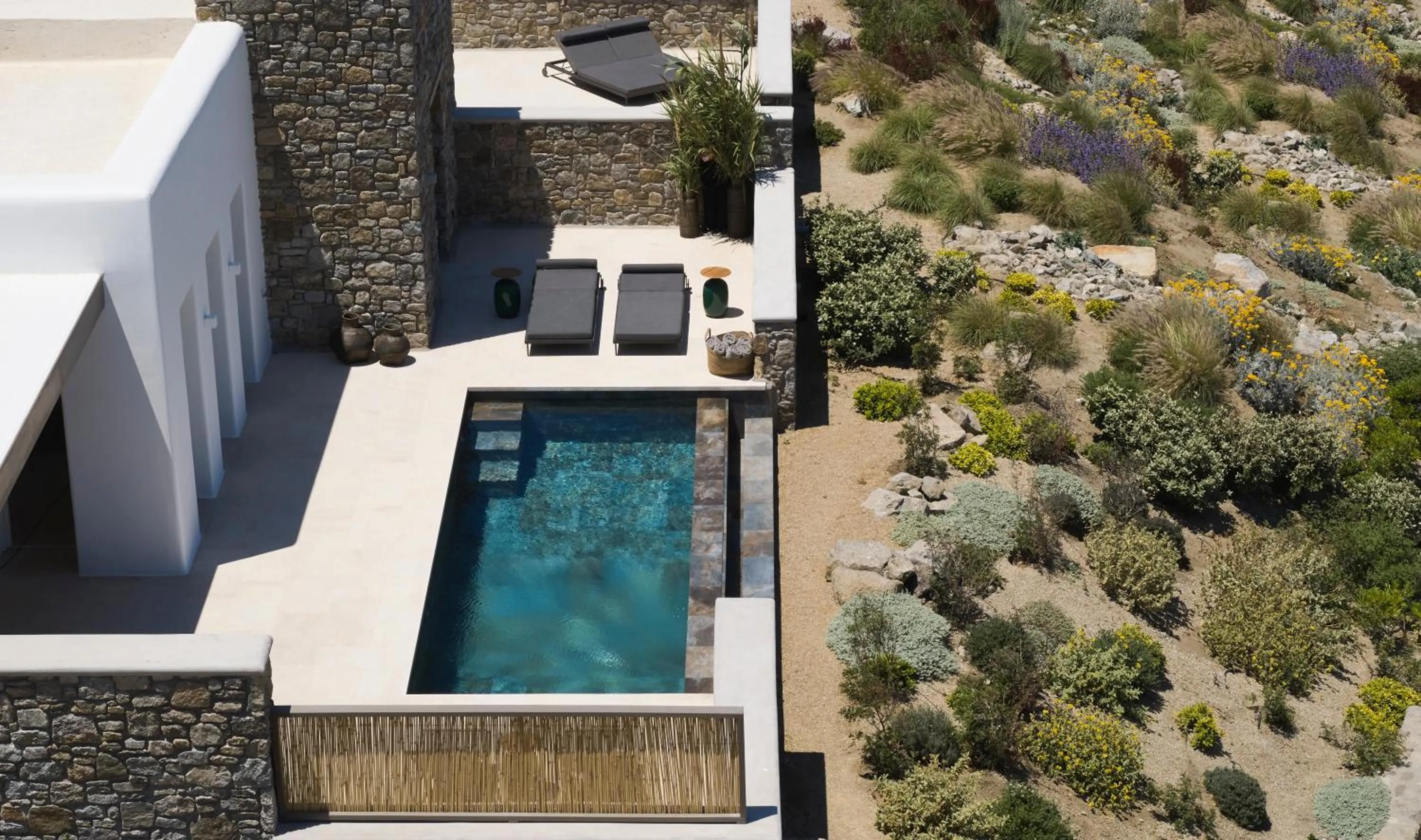 Swimming pool in Bonzoe Suites & Villas