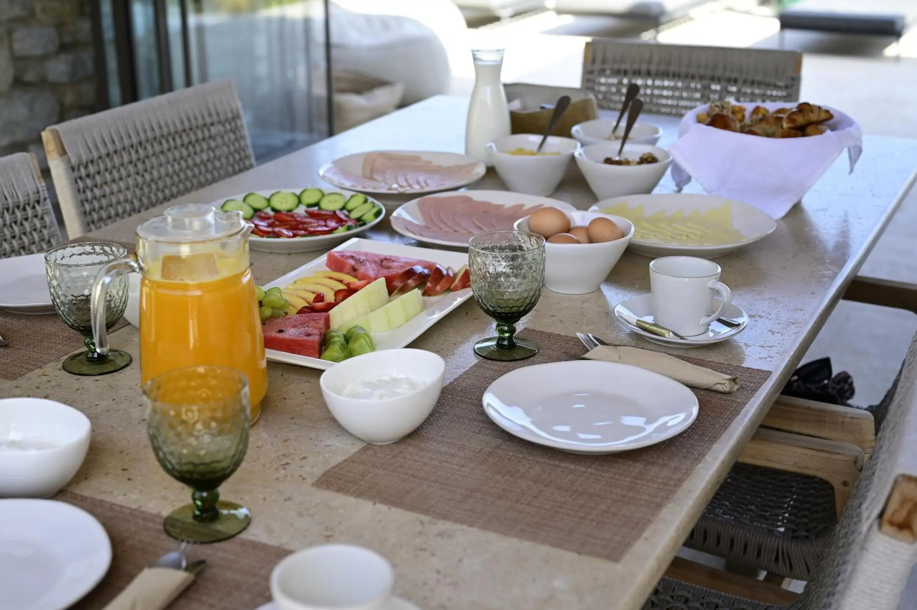 Breakfast in Bonzoe Suites & Villas Breakfast in Bonzoe Suites & Villas