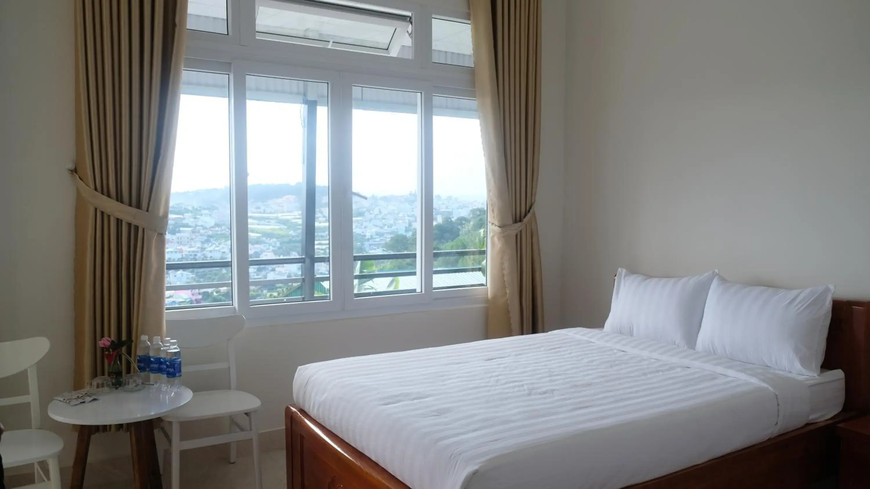 Bedroom, Bed in Da Lat Ngoi Sao Viet Bedroom, Bed in Da Lat Ngoi Sao Viet