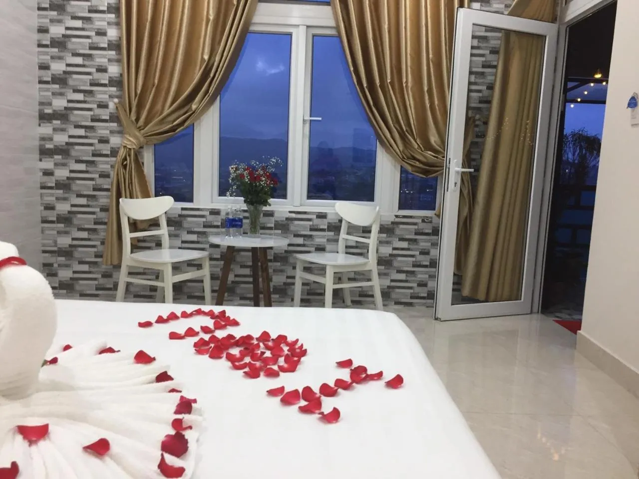 Bedroom, Bed in Da Lat Ngoi Sao Viet