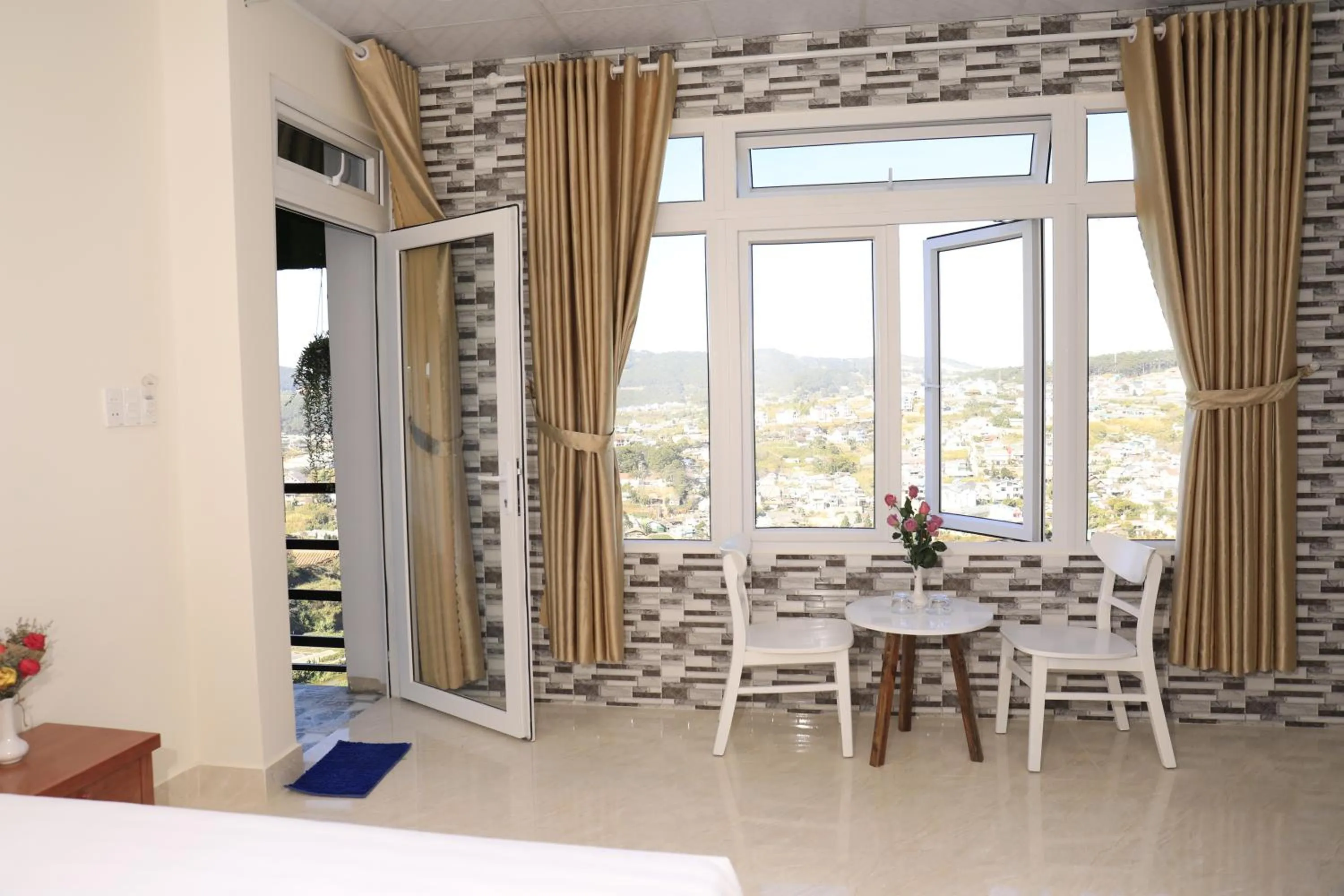 Seating area in Da Lat Ngoi Sao Viet