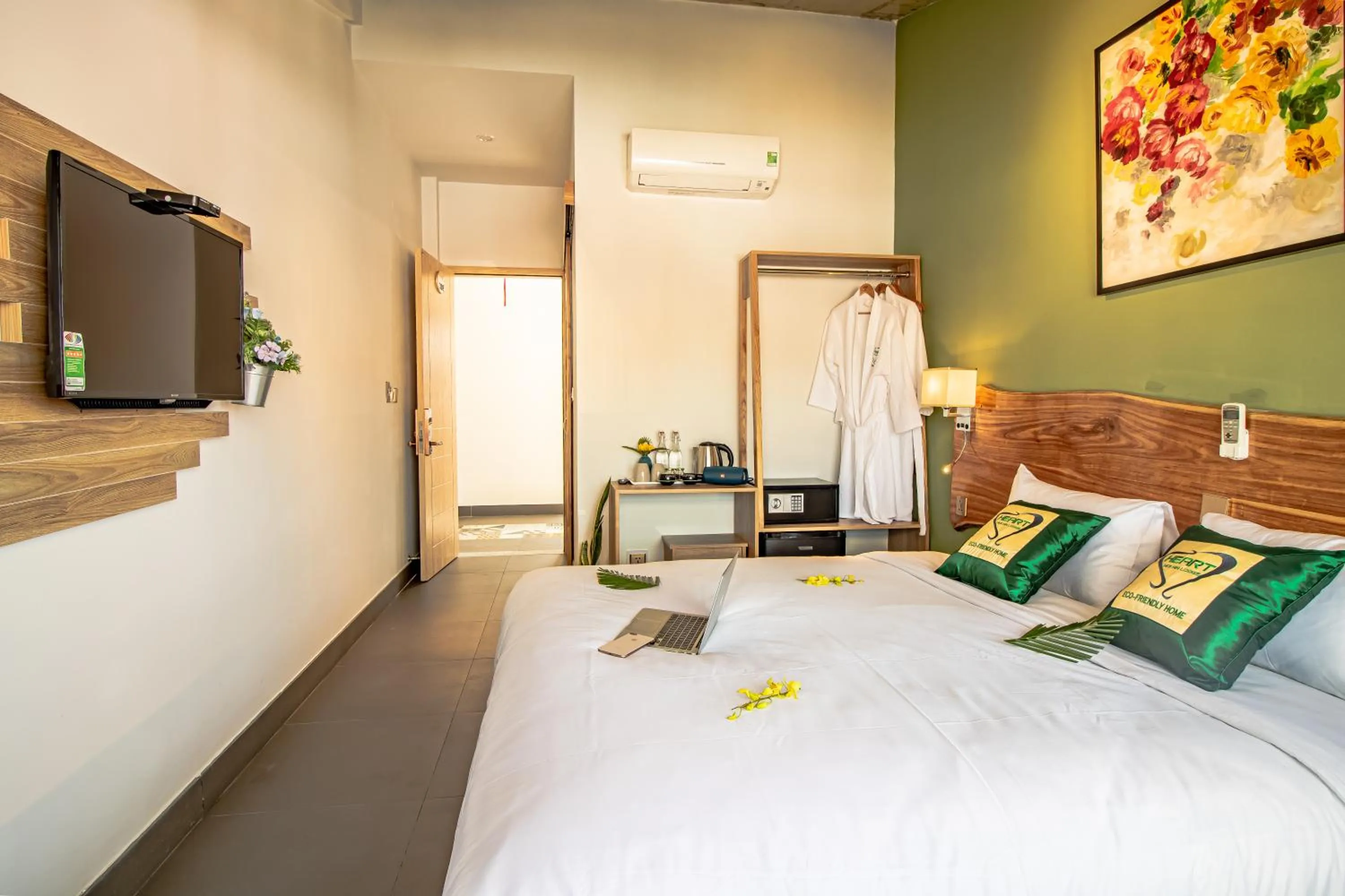 Communal lounge/ TV room, Bed in HOI AN HEART LODGE