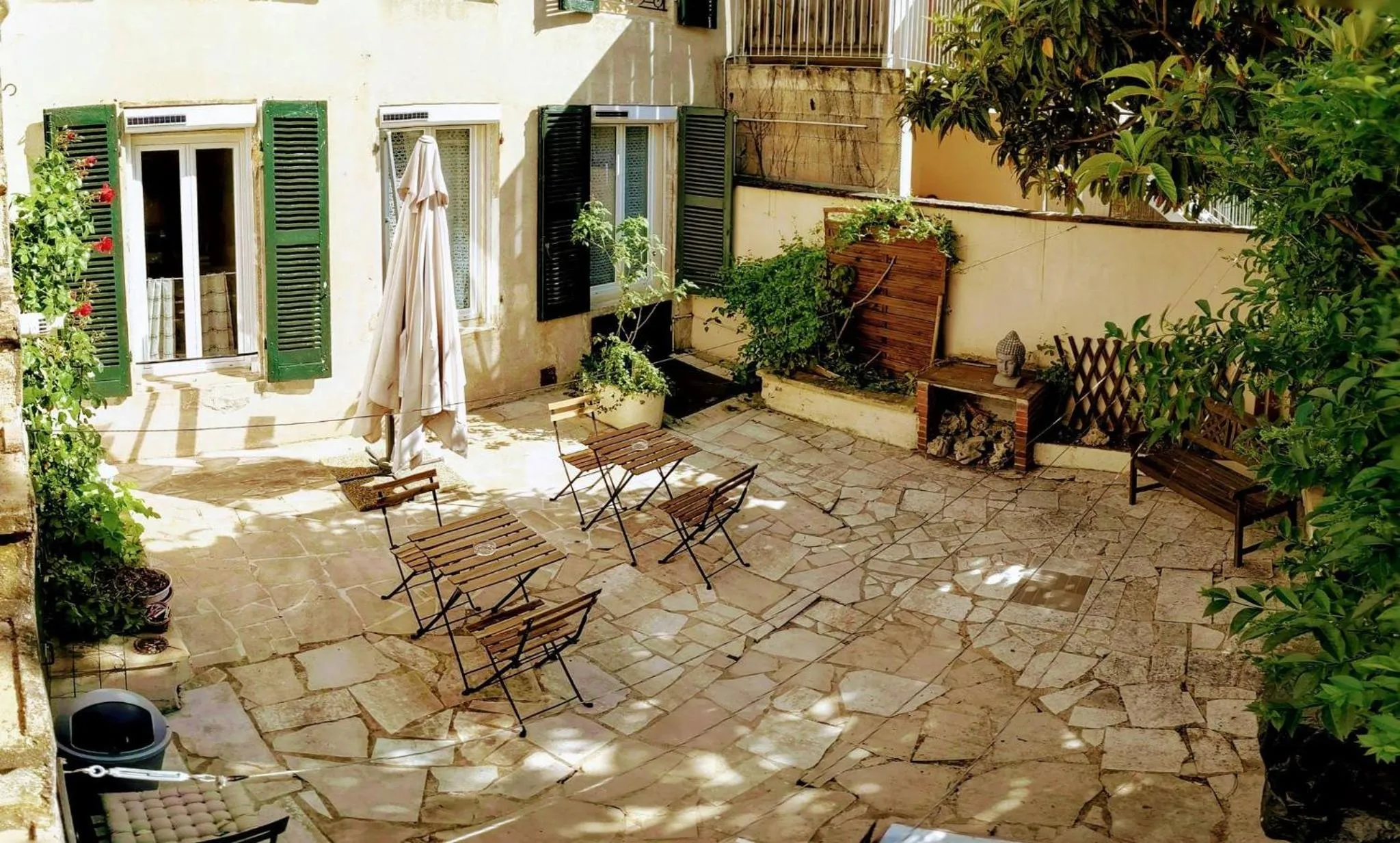 Patio in Couette et Tartine