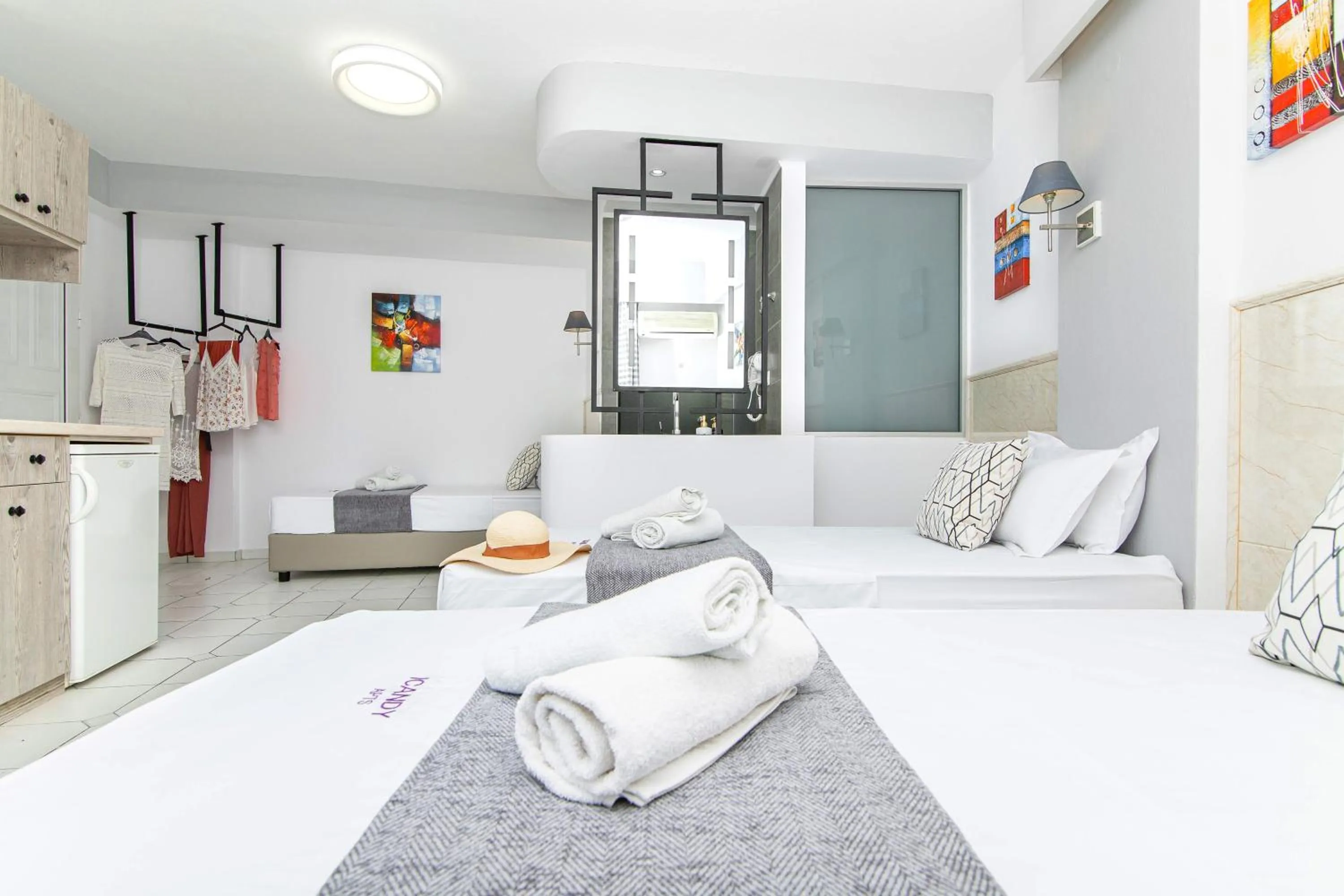 Photo of the whole room, Bed in ICandy Sol