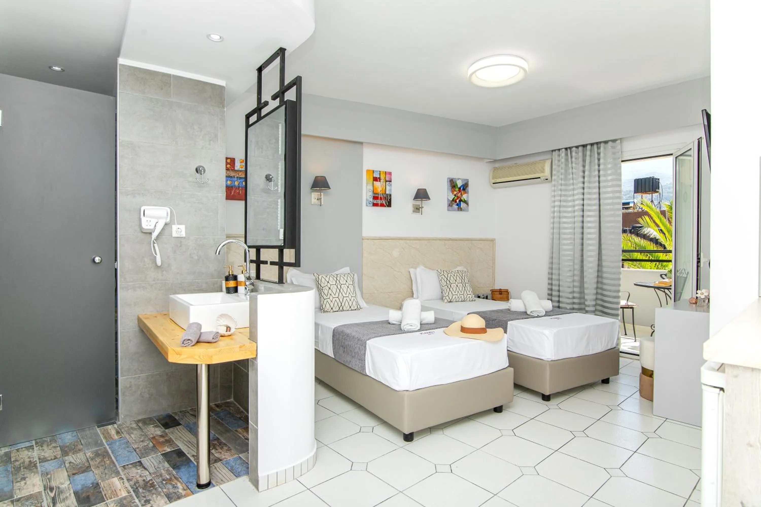 Bathroom, Bed in ICandy Sol