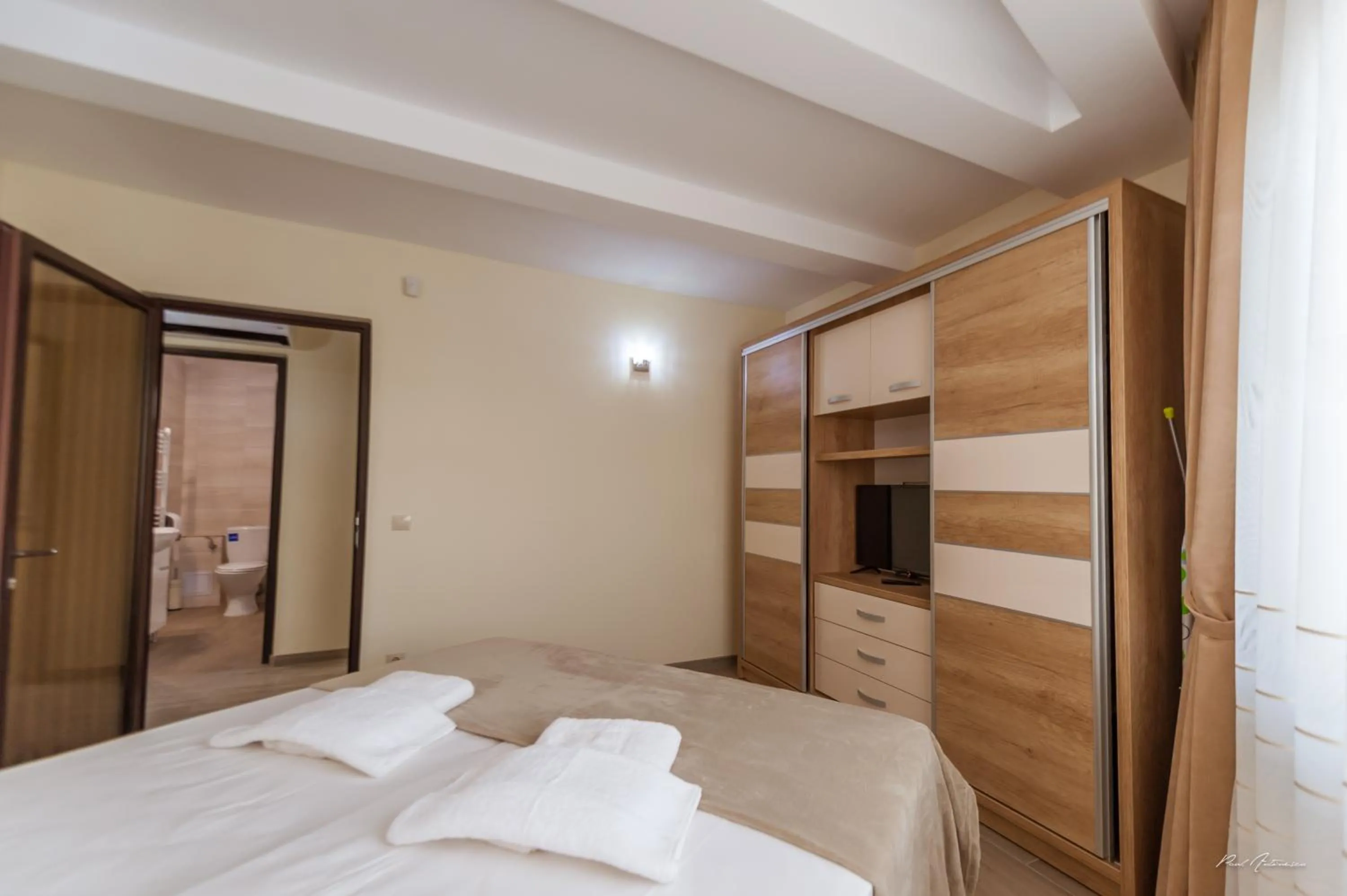 Bedroom, Bed in Dany Rent A Home
