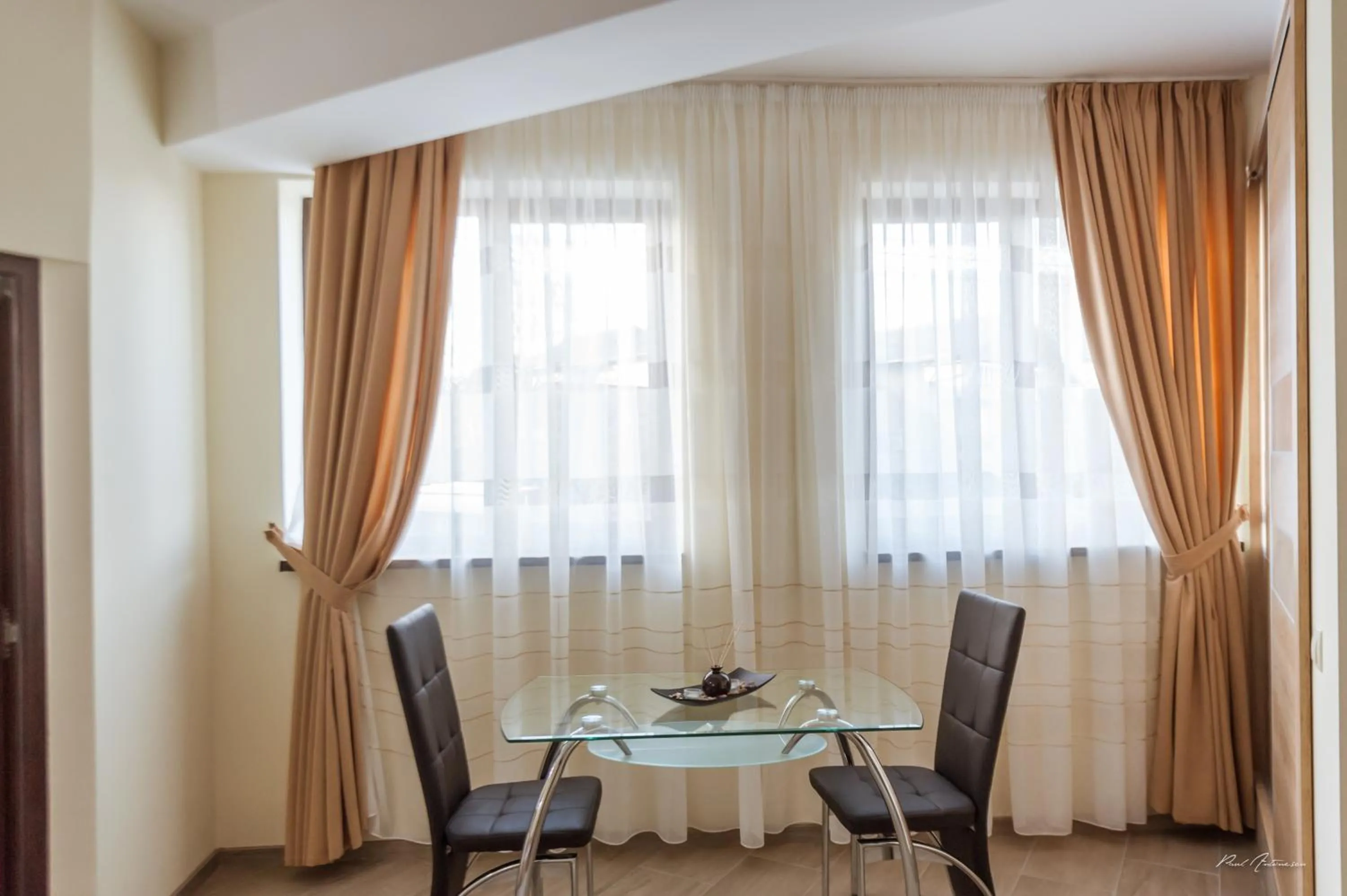 Dining area in Dany Rent A Home