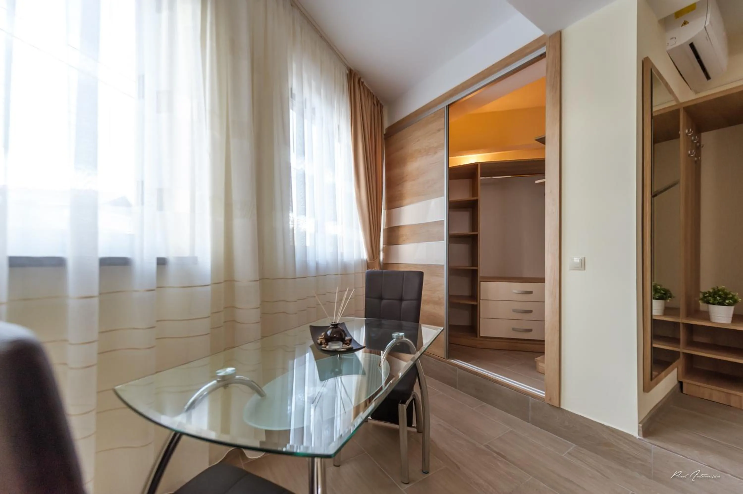 Dining area in Dany Rent A Home