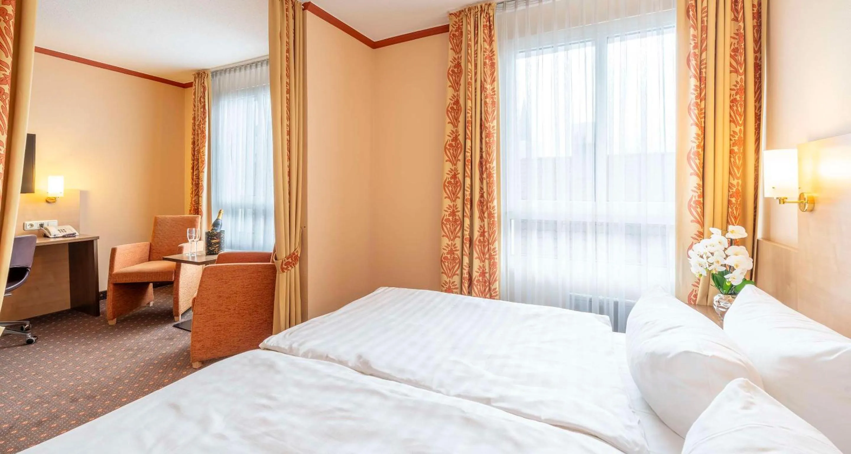 Photo of the whole room, Bed in Sure Hotel by Best Western Hilden-Düsseldorf