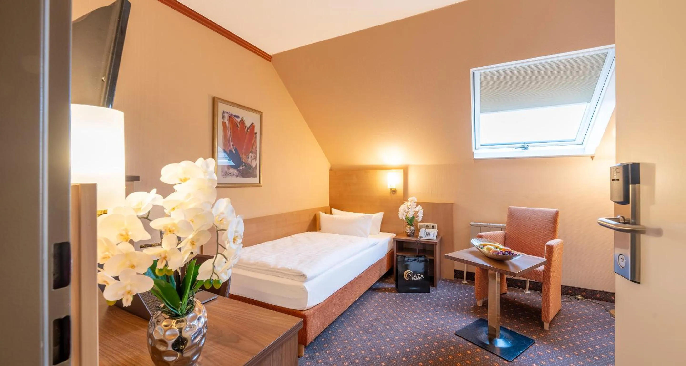 Photo of the whole room, Bed in Sure Hotel by Best Western Hilden-Düsseldorf