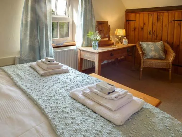 Bed in Quakers Cottage