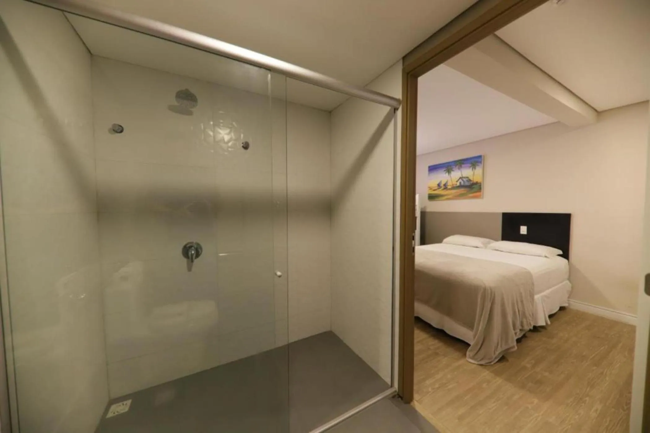 Shower, Bed in Easy Suites Natal Hotel