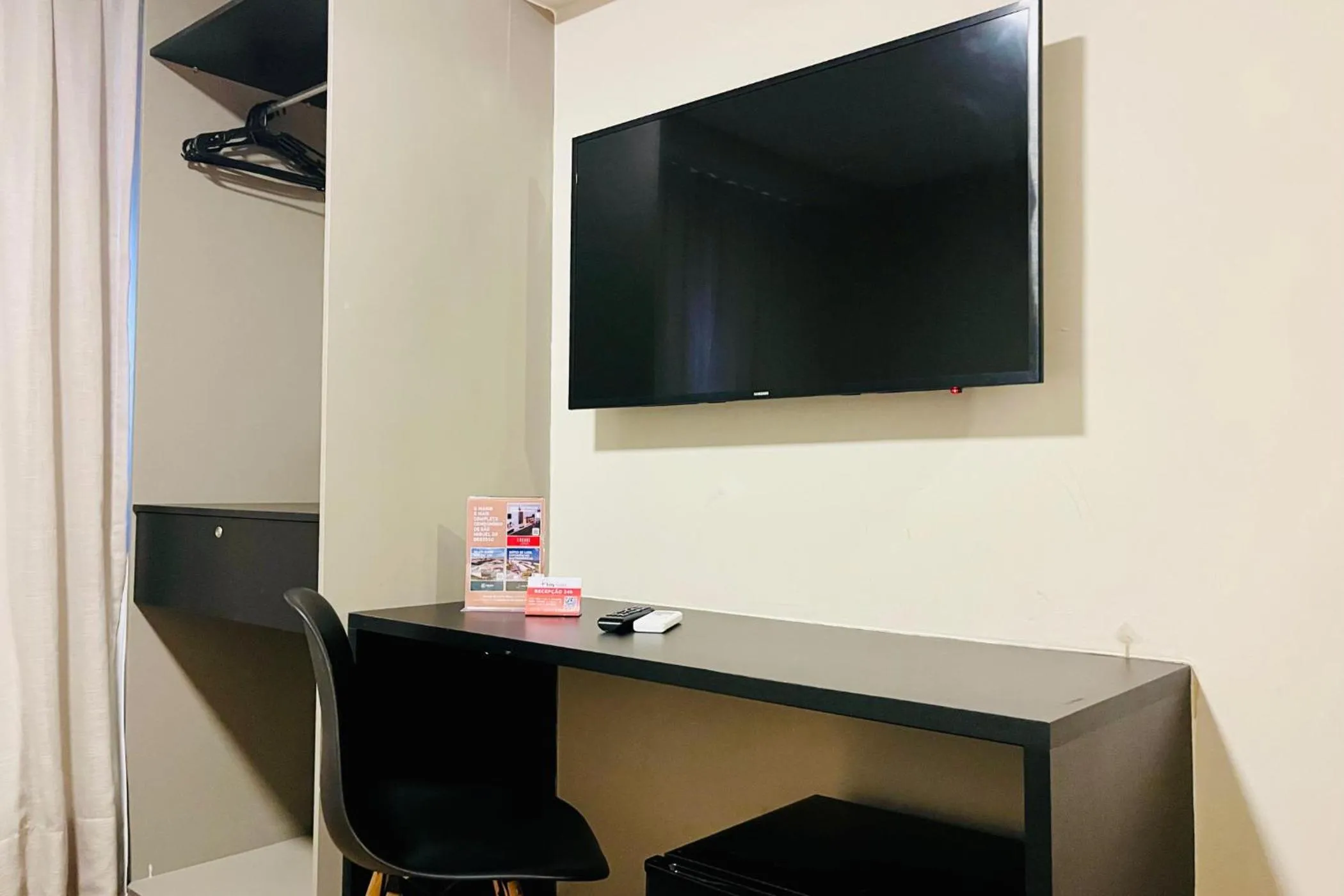 TV and multimedia in Easy Suites Natal Hotel
