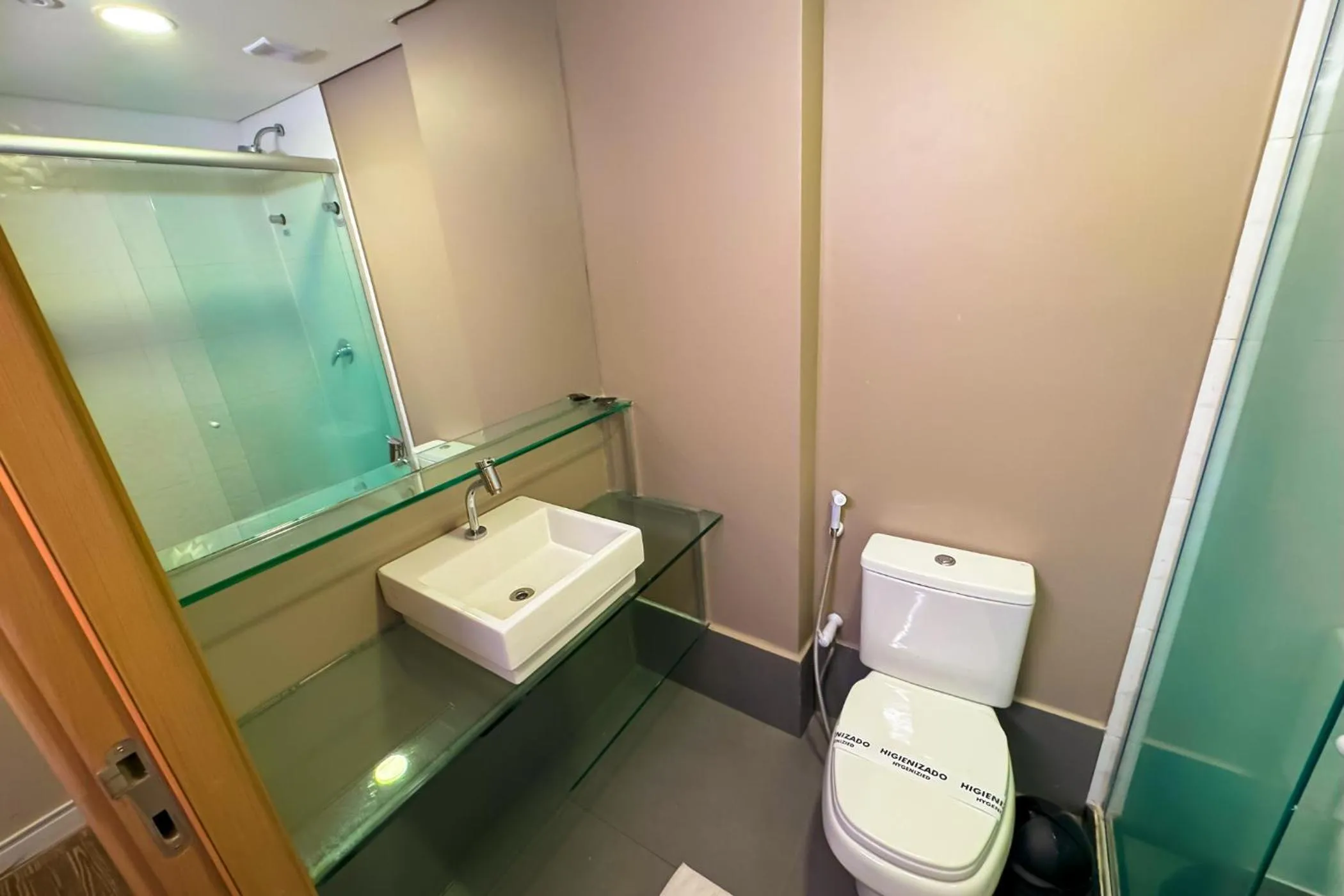 Shower in Easy Suites Natal Hotel