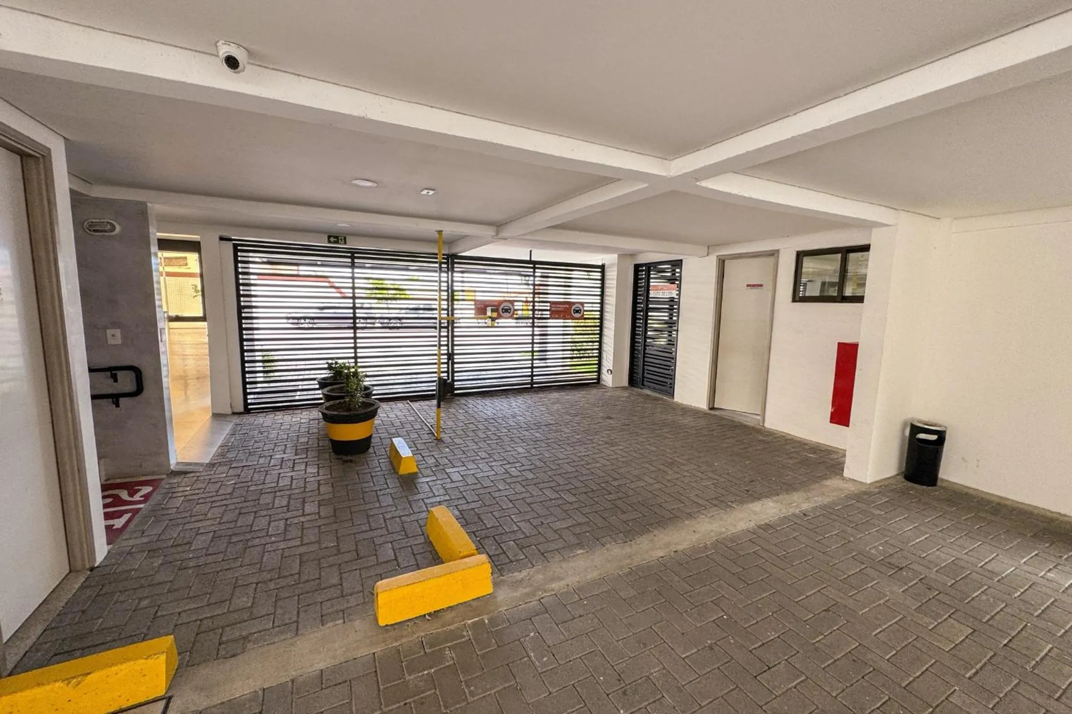 Parking in Easy Suites Natal Hotel