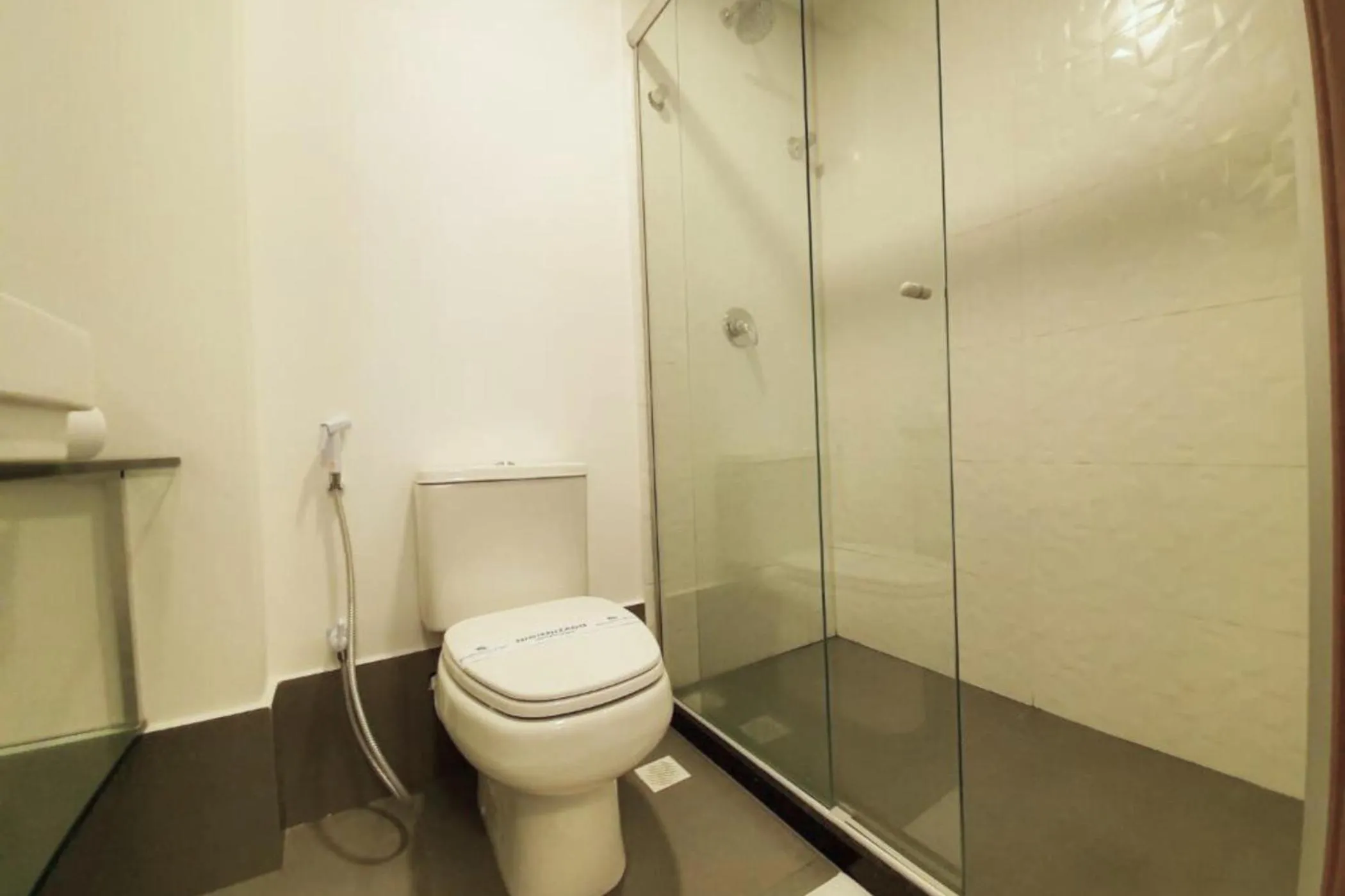 Shower in Easy Suites Natal Hotel