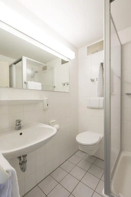 Toilet in Sportpark Hotel Isernhagen