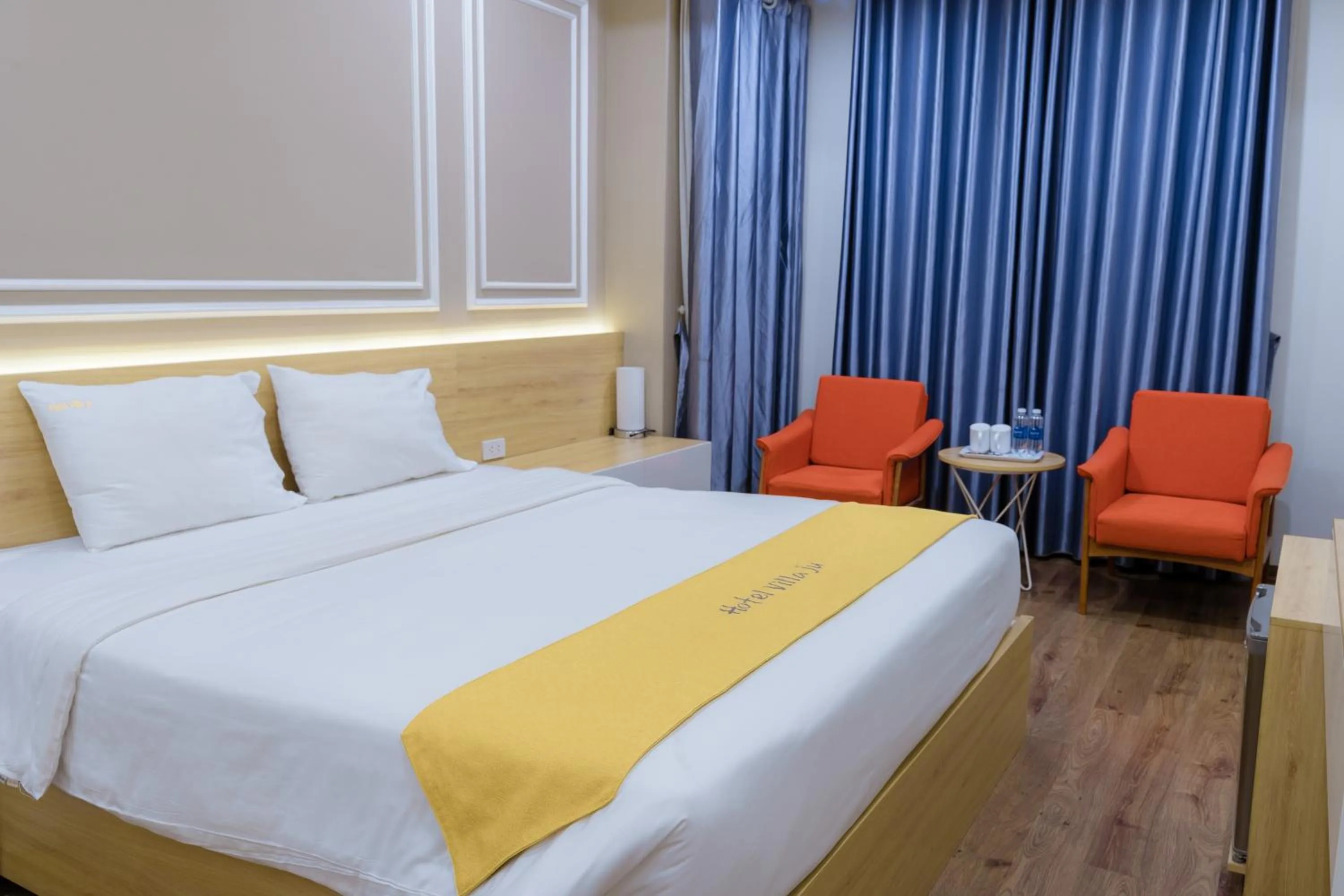 Seating area, Bed in Hotel Villa Ju