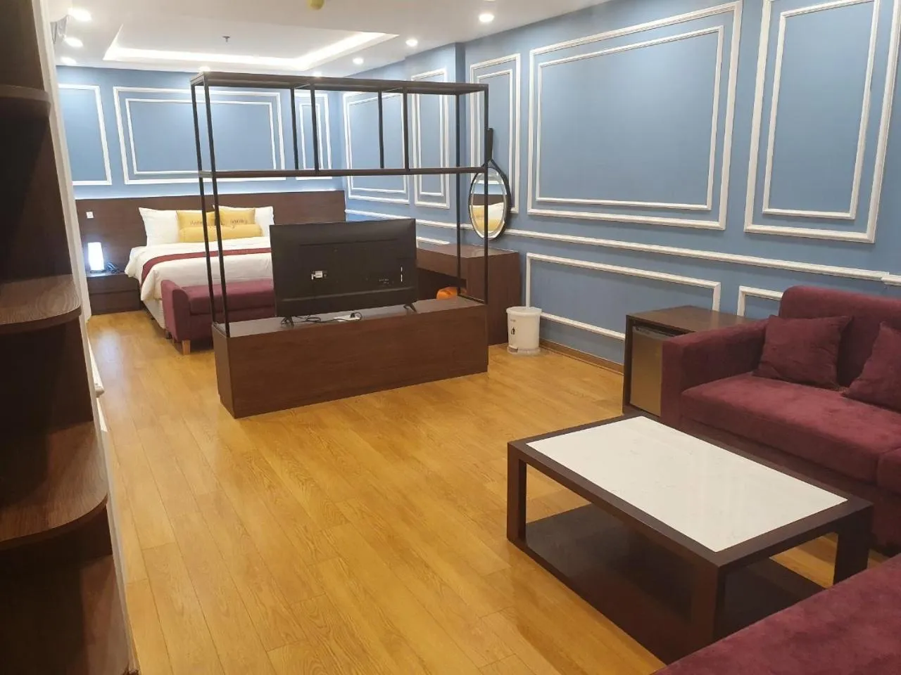 Communal lounge/ TV room in Hotel Villa Ju