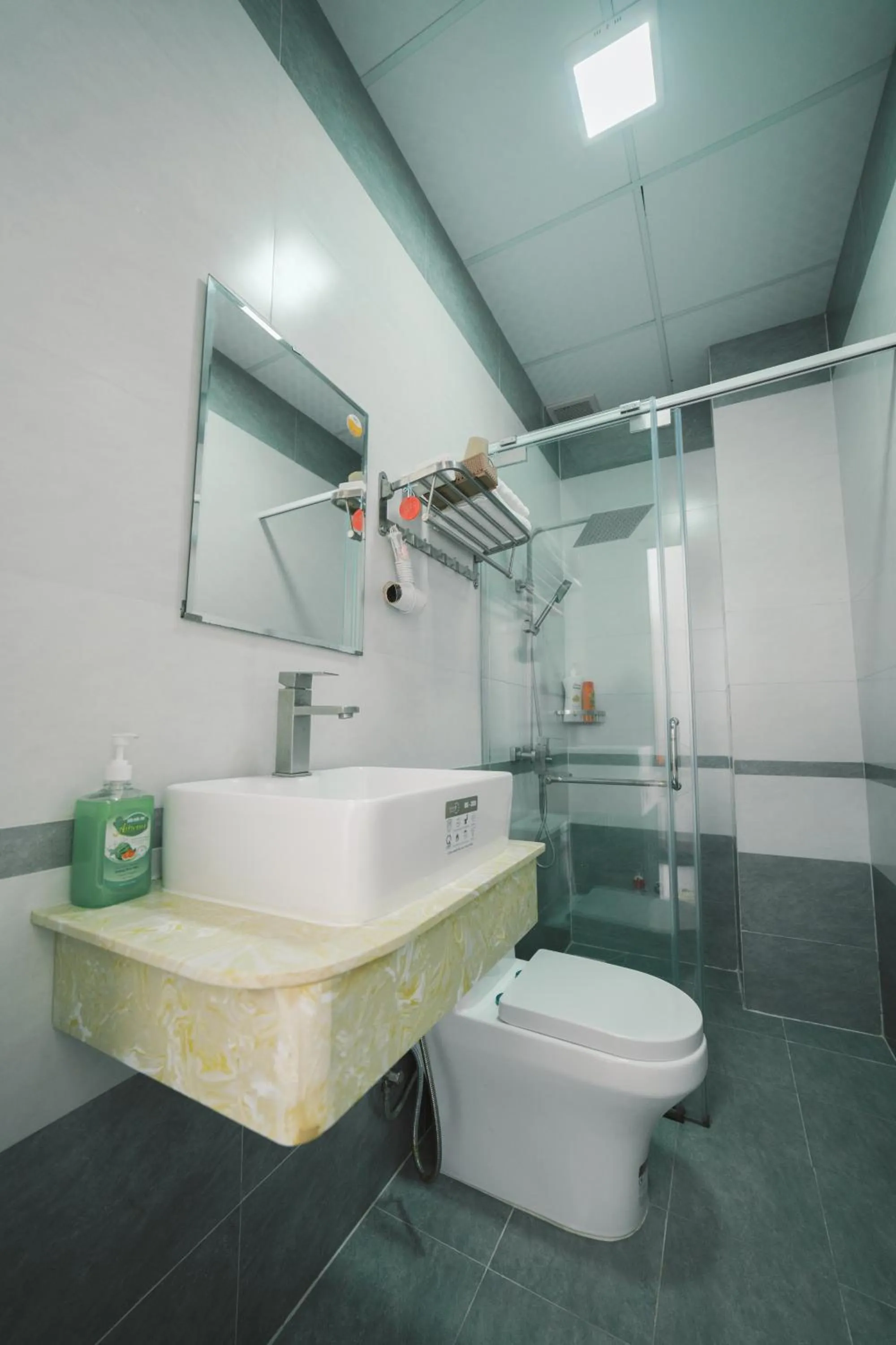 Toilet in Mat Troi Vang Dalat Hotel