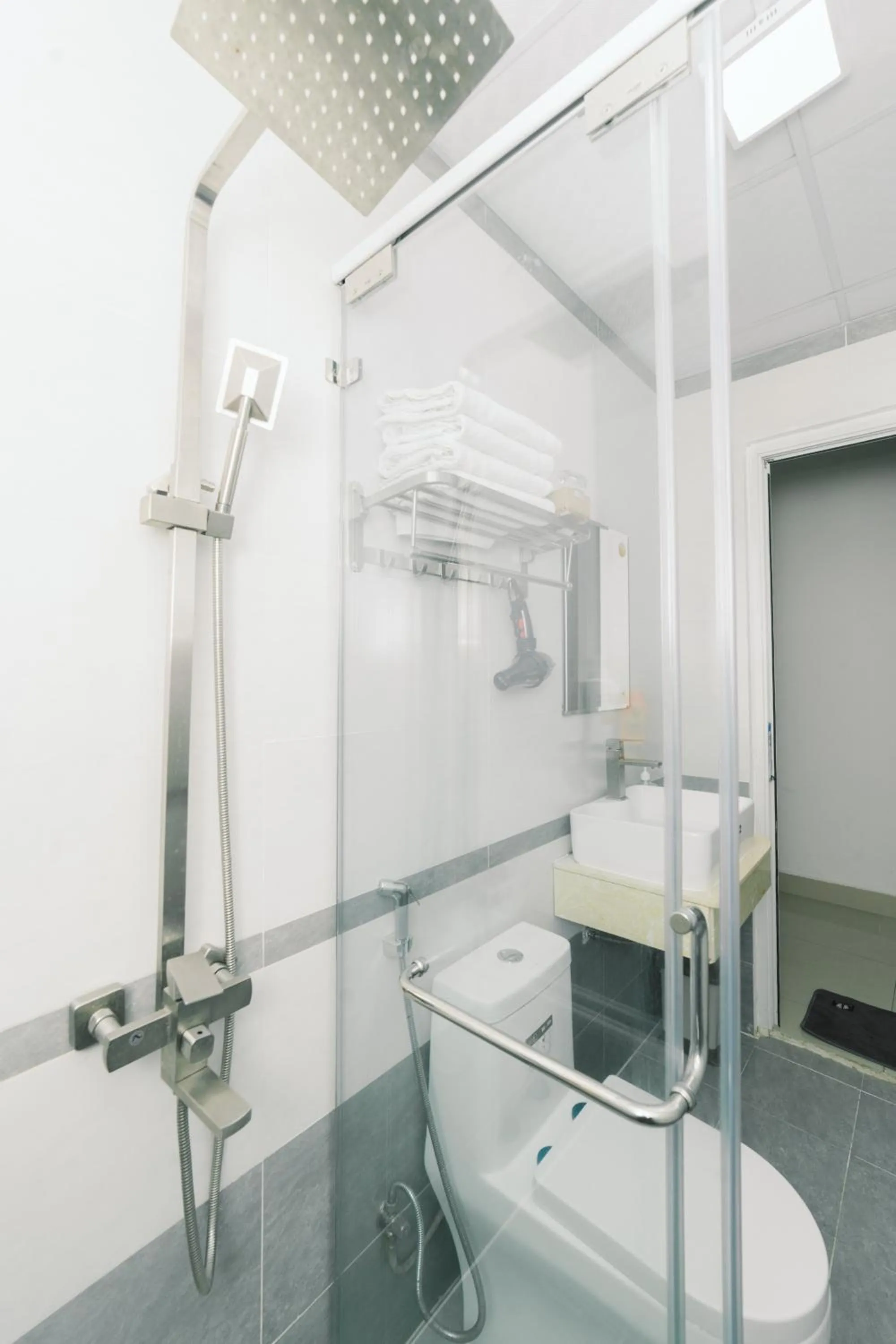 Toilet in Mat Troi Vang Dalat Hotel