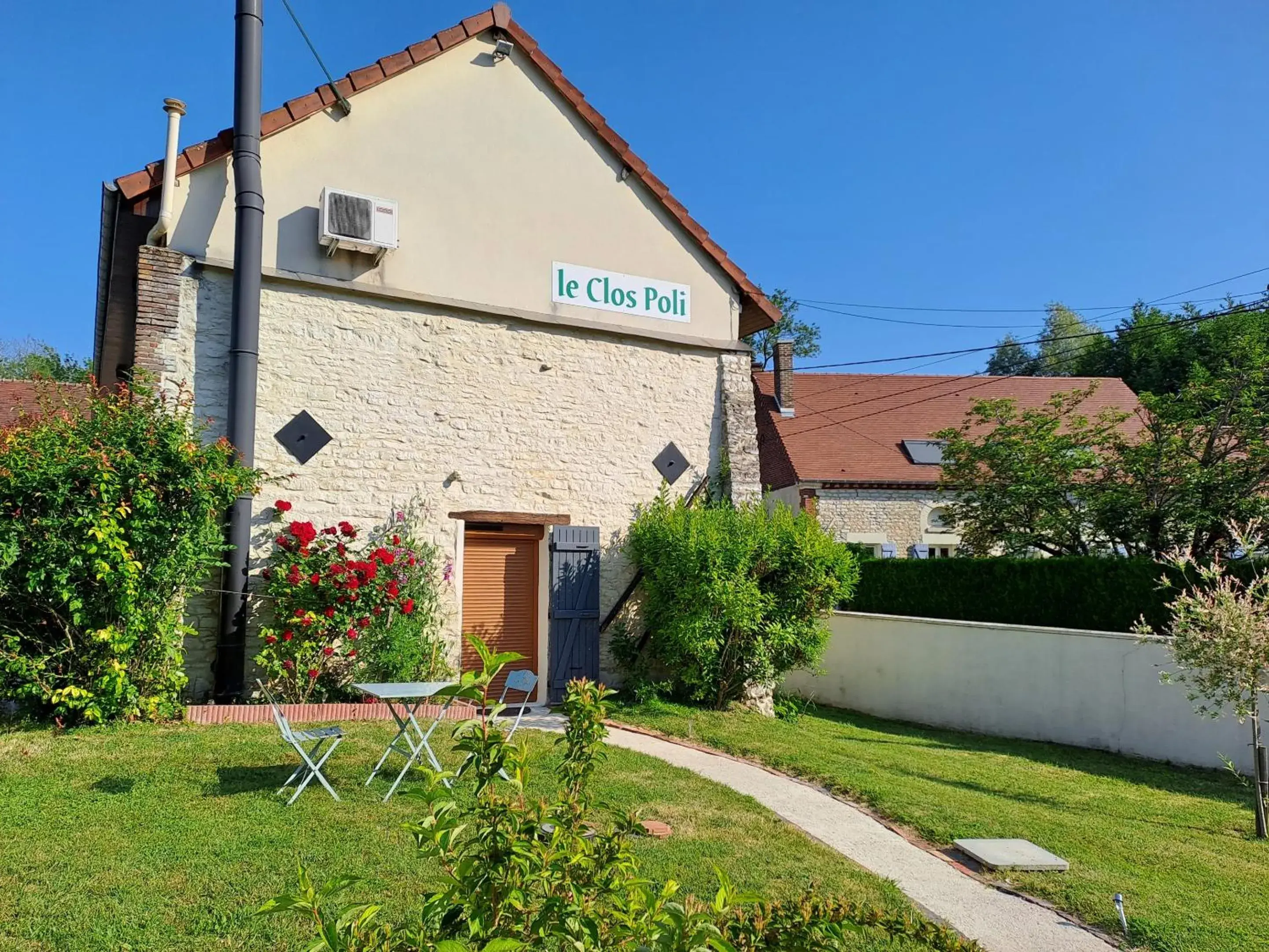Facade/entrance in Chambres d'hôtes Le Clos Poli Facade/entrance in Chambres d'hôtes Le Clos Poli