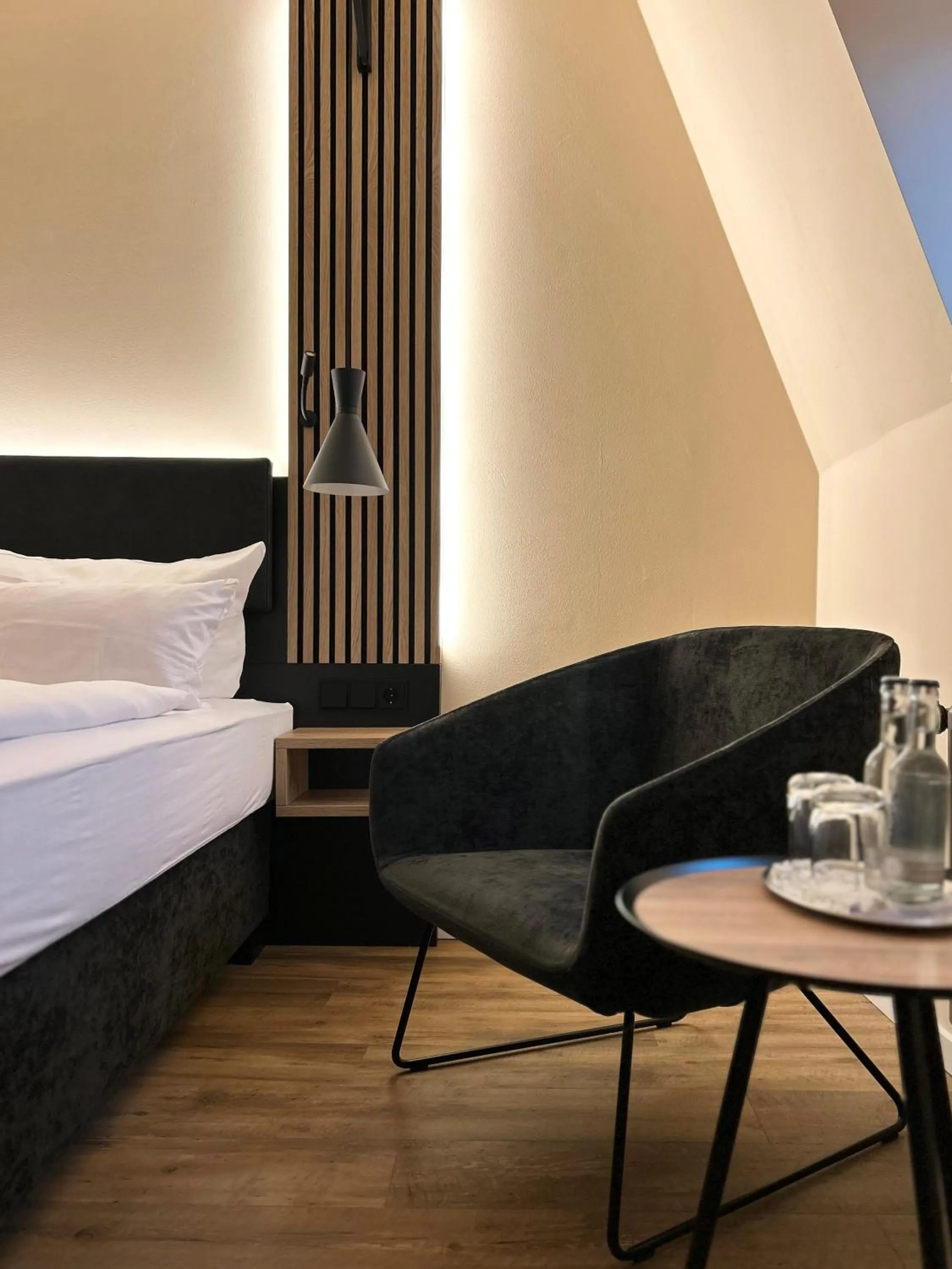 Seating area, Bed in Sure Hotel by Best Western Wilhelmshaven City