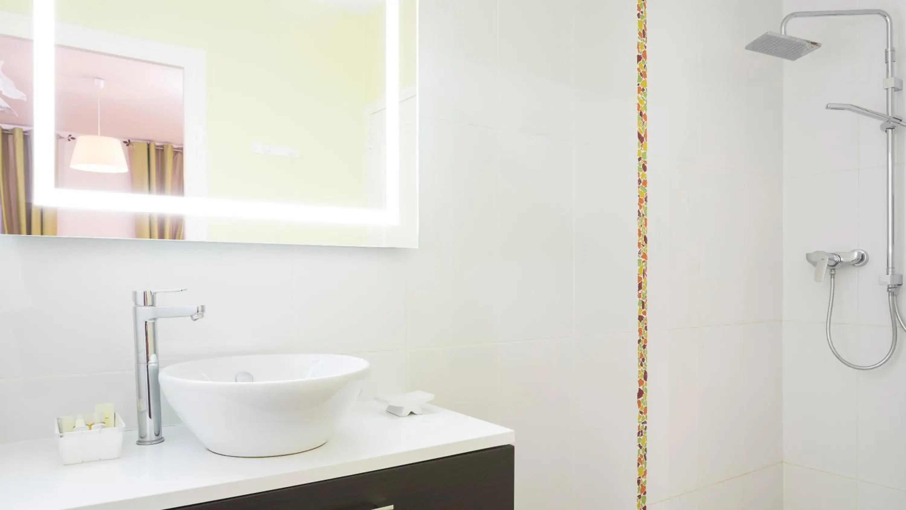 Bathroom in Logis Hôtel-Restaurant La Sapinière Bathroom in Logis Hôtel-Restaurant La Sapinière