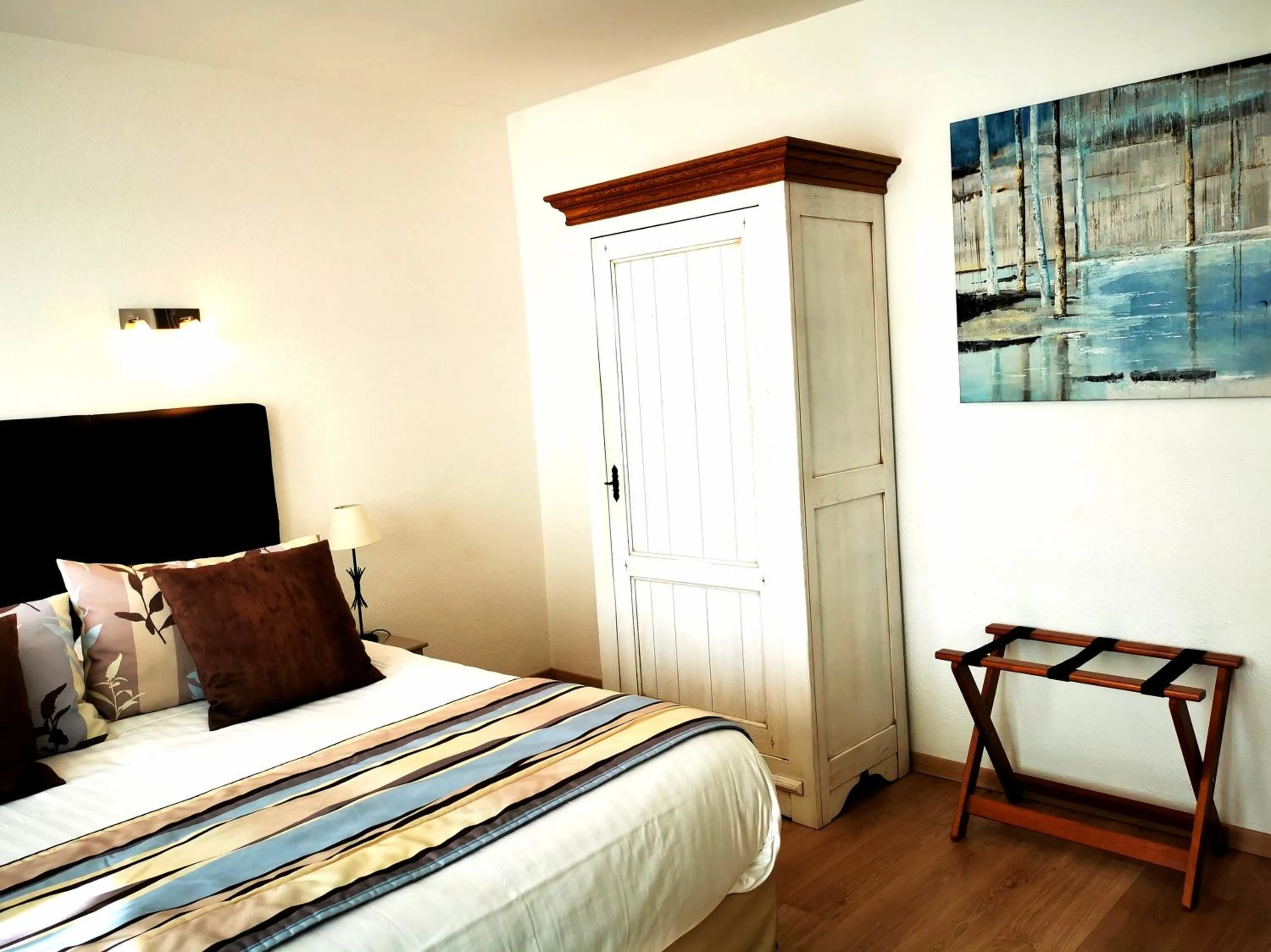 Bed in Logis Hôtel-Restaurant La Sapinière