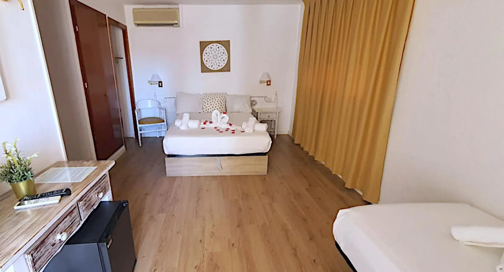 View (from property/room), Bed in Hotel Mireia