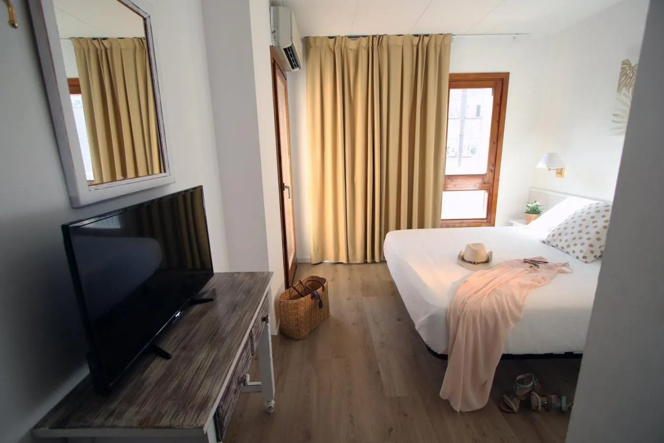 Photo of the whole room, Bed in Hotel Mireia