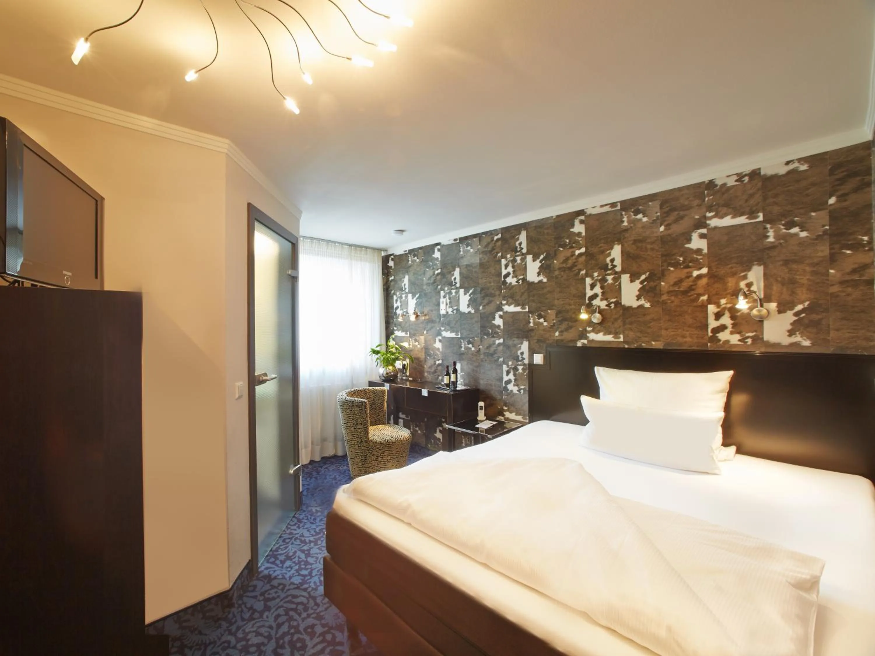 Photo of the whole room, Bed in Top Hotel Krämer