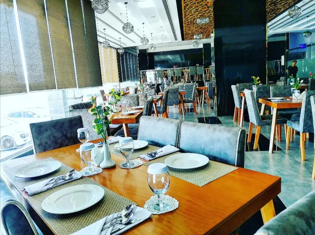 Restaurant/places to eat in Parkside Plaza Muscat Restaurant/places to eat in Parkside Plaza Muscat