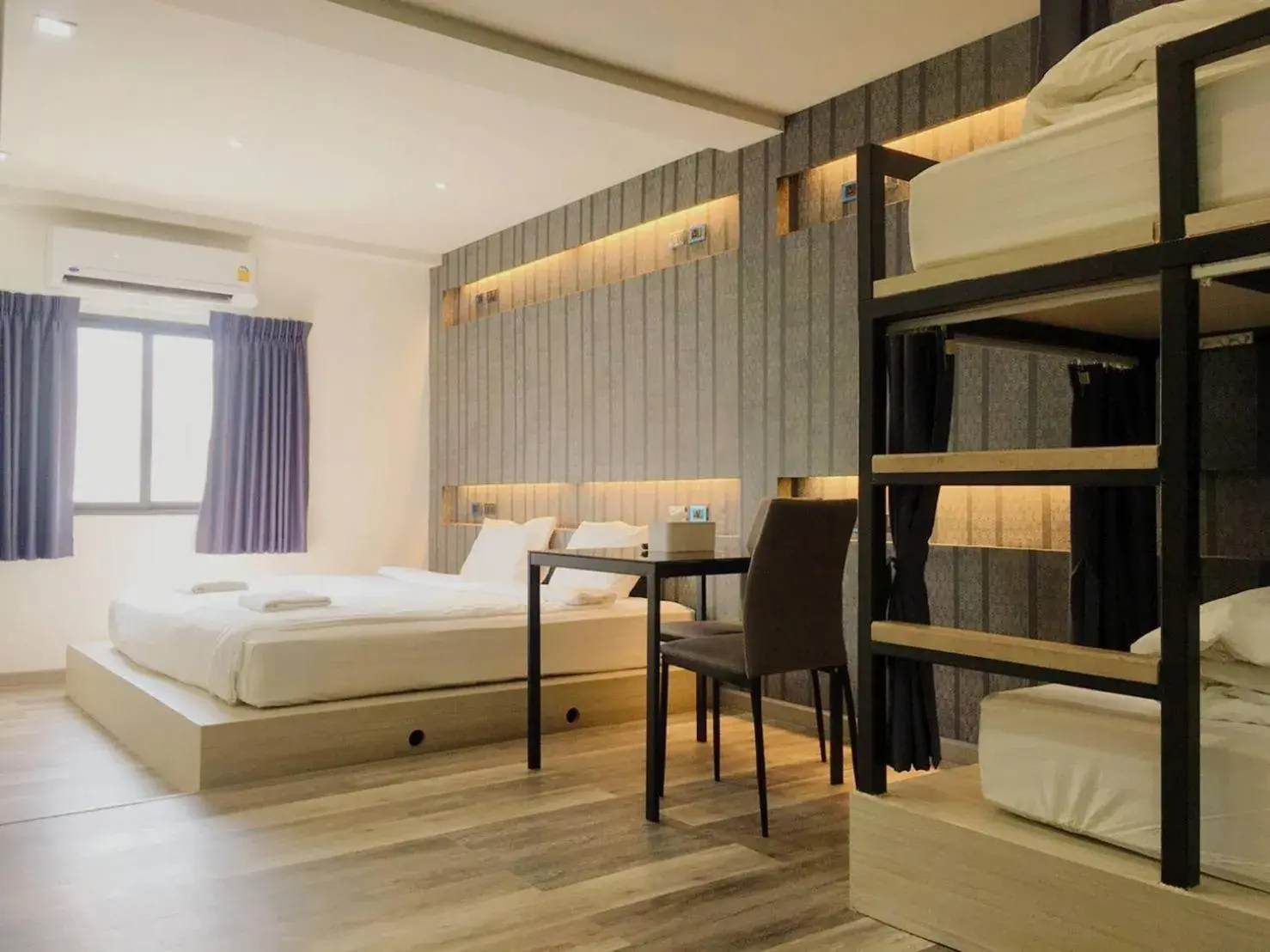 Family Room in Baan Kun Mhor Hostel บ้านคุณหมอโฮสเทล Family Room in Baan Kun Mhor Hostel บ้านคุณหมอโฮสเทล