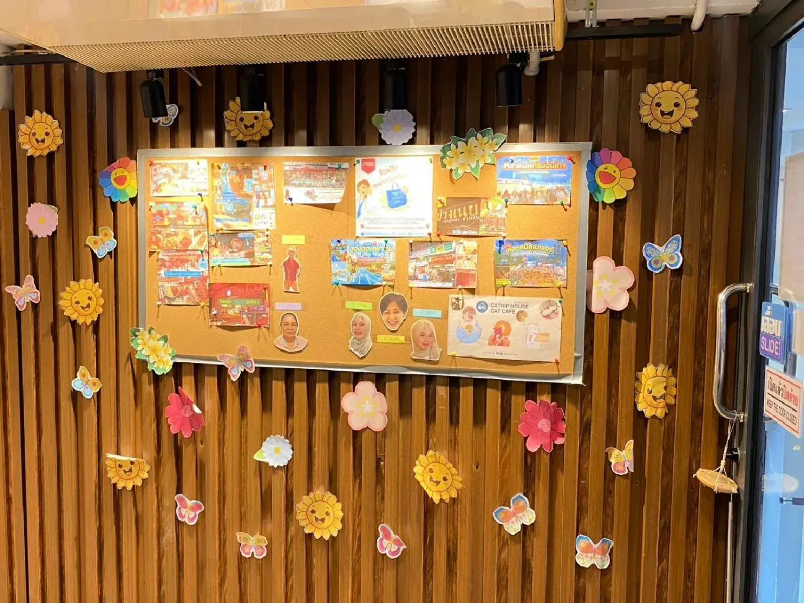 Property building in Baan Kun Mhor Hostel บ้านคุณหมอโฮสเทล Property building in Baan Kun Mhor Hostel บ้านคุณหมอโฮสเทล