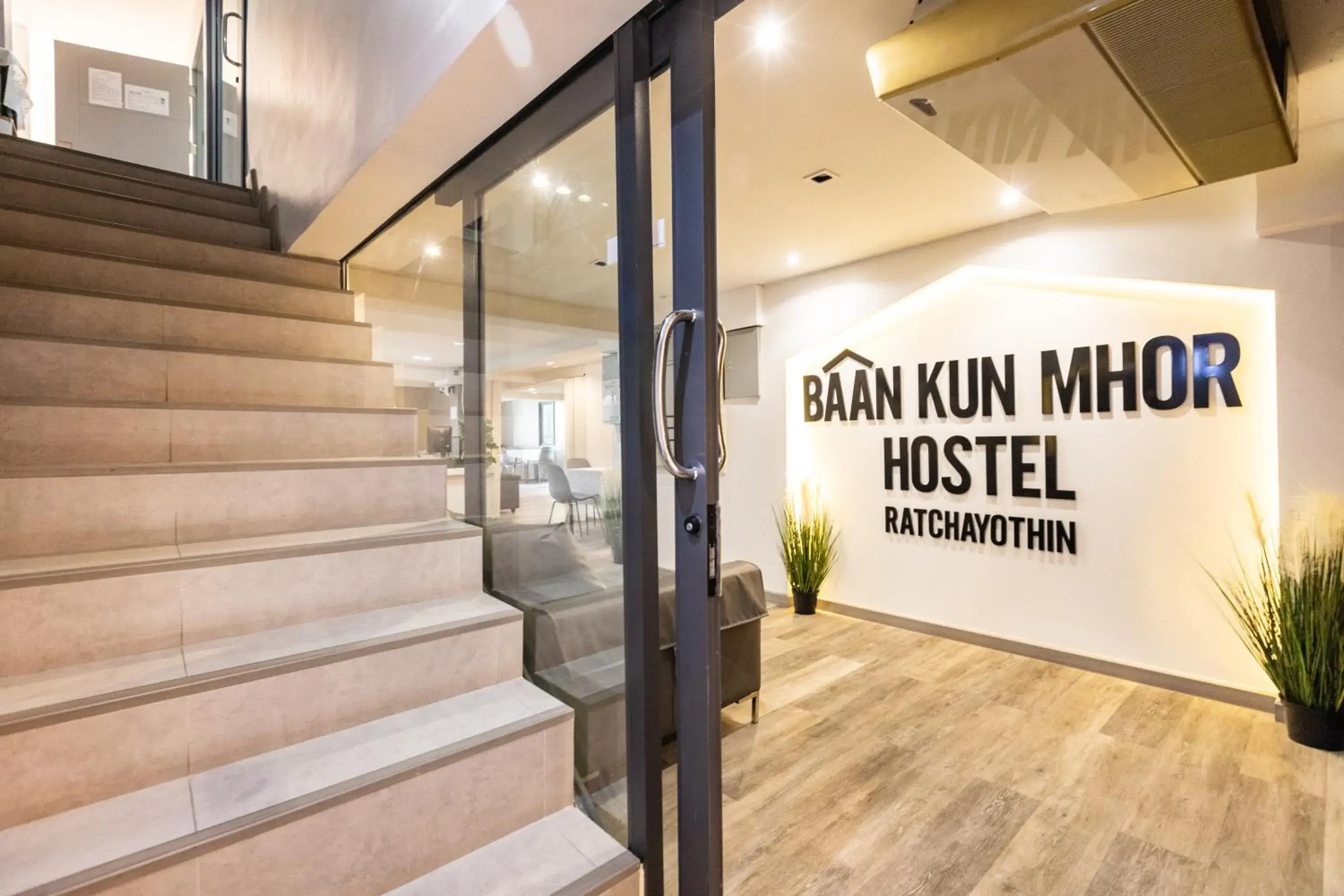 Property building in Baan Kun Mhor Hostel บ้านคุณหมอโฮสเทล Property building in Baan Kun Mhor Hostel บ้านคุณหมอโฮสเทล